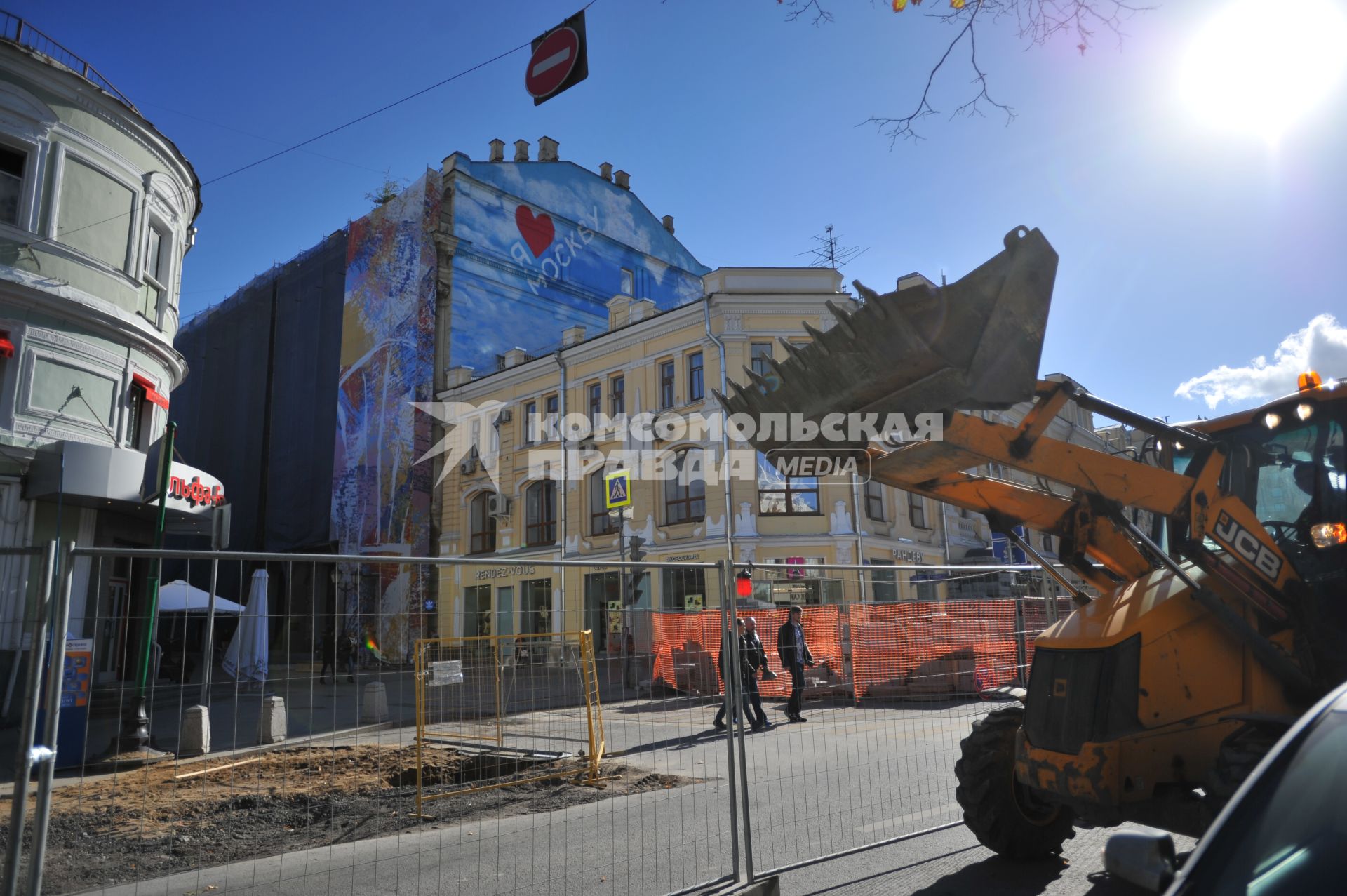 Москва.  Дорожные работы на улице Неглинная.