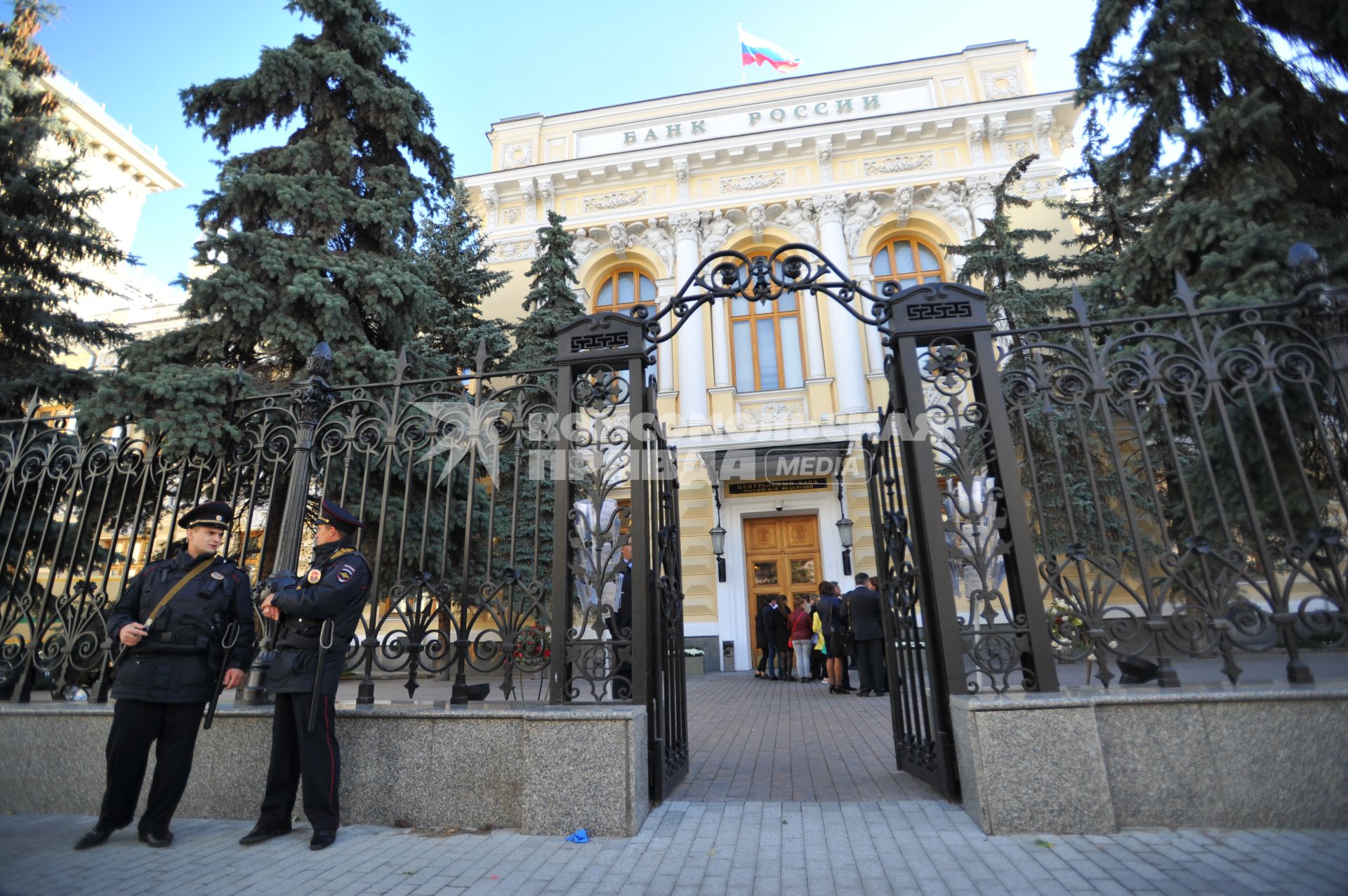 Москва.  Здание Центрального Банка России на улице Неглинная.