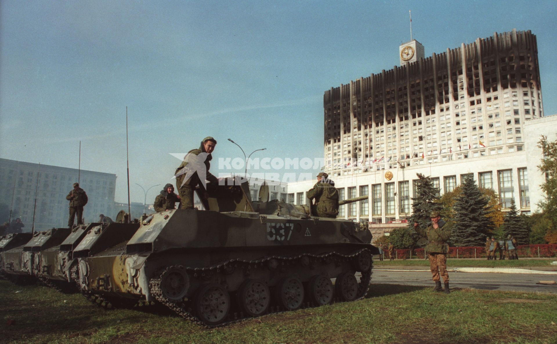 Москва. 1993 год. Октябрьский путч. Военная техника у Белого дома.