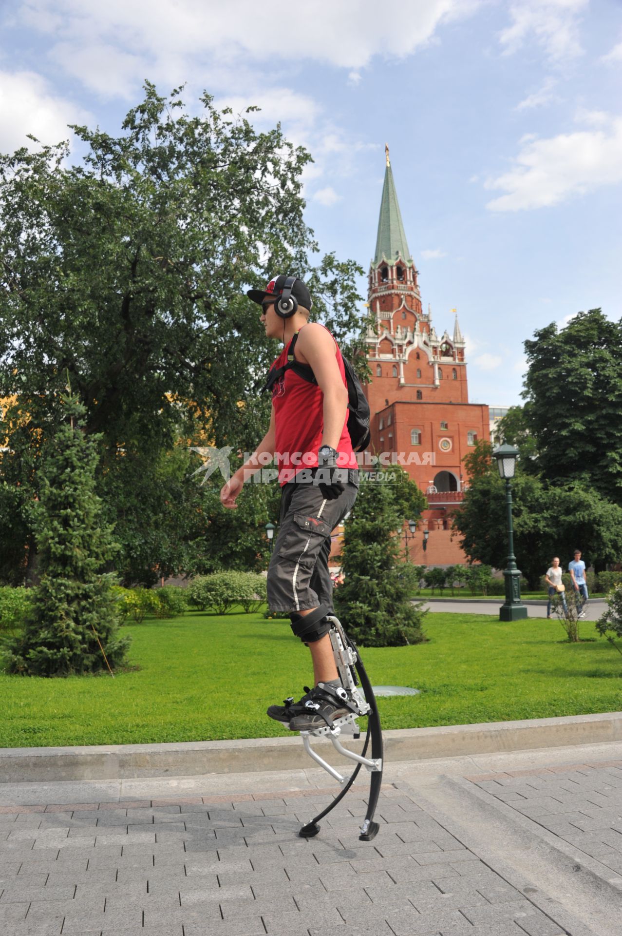 Московский Кремль. Юноша в джамперах.