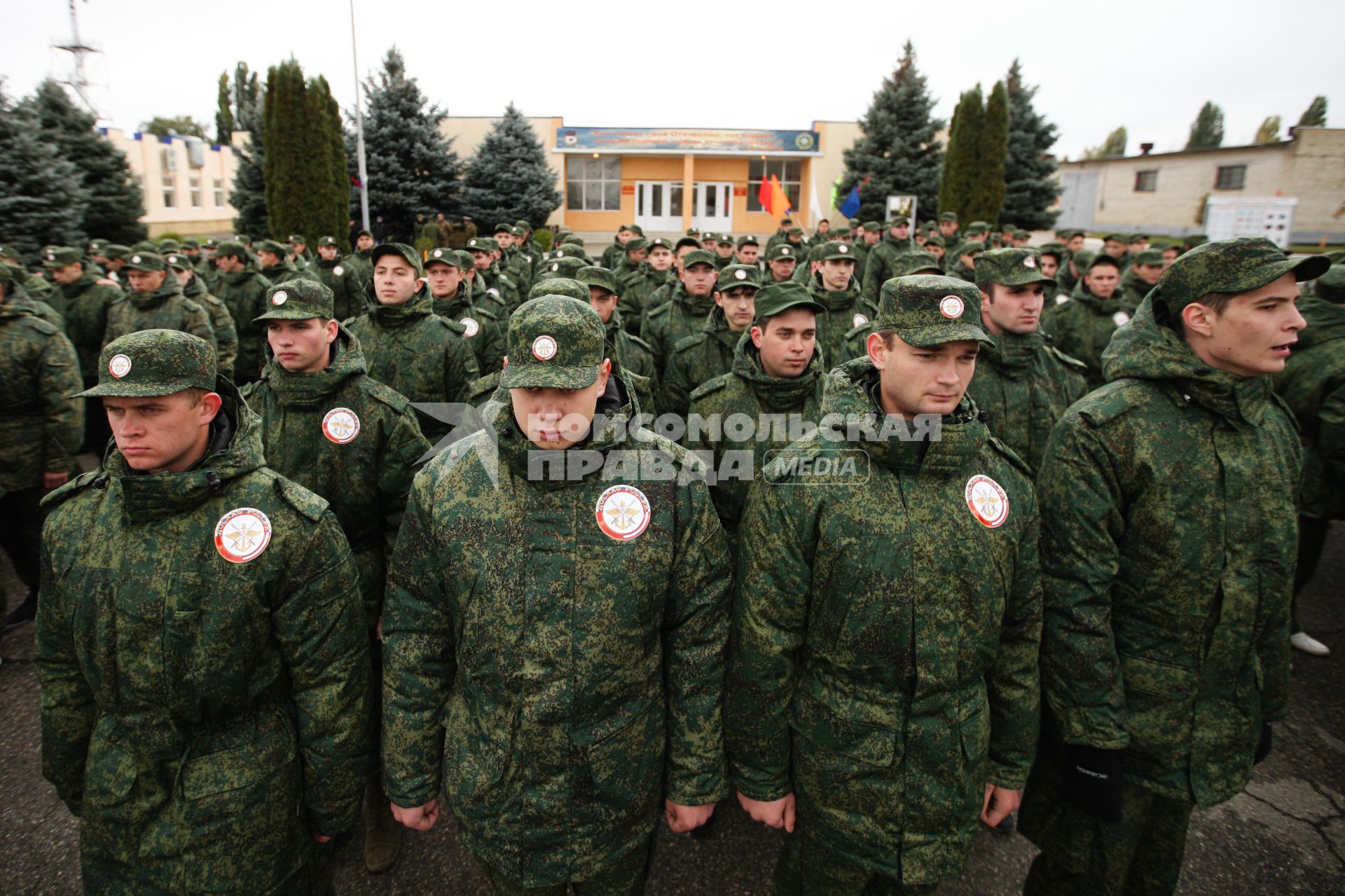 Ставрополь. День призывника в расположении 247-го десантно-штурмового Кавказского казачьего полка. Юноши, прошедшие призывную комиссию и получившие военную форму, будут проходить десантную подготовку на базе ДОСААФ.