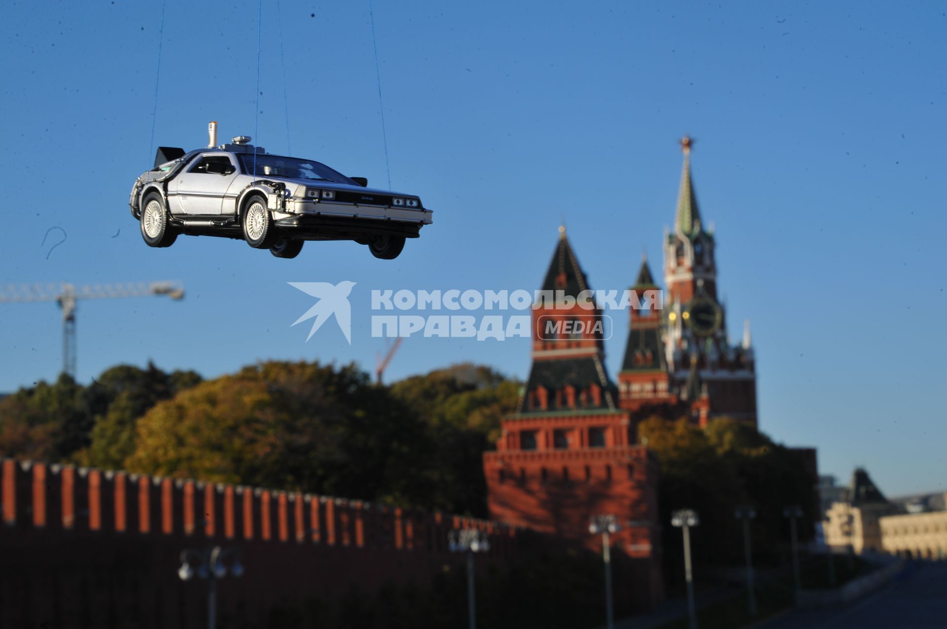 Москва. Модель автомобиля DeLorean DMC-12 из фильма `Назад в будущее`  21 октября 2015 г.  на Красной площади.