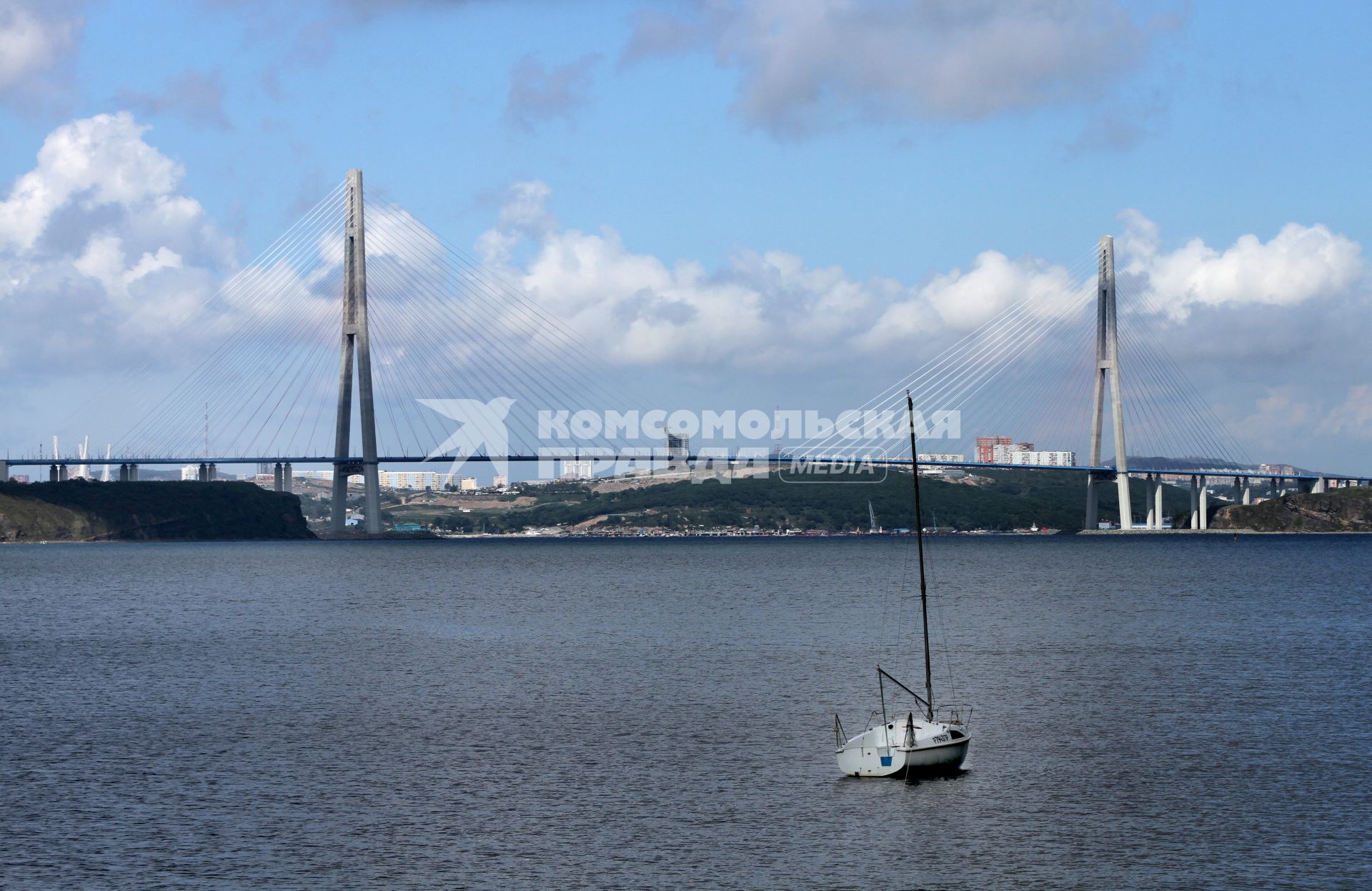 Владивосток. Русский мост — вантовый мост во Владивостоке через пролив Босфор Восточный.
