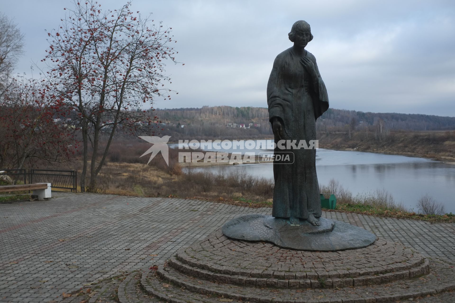 г.Таруса. Памятник Марине Цветаевой.