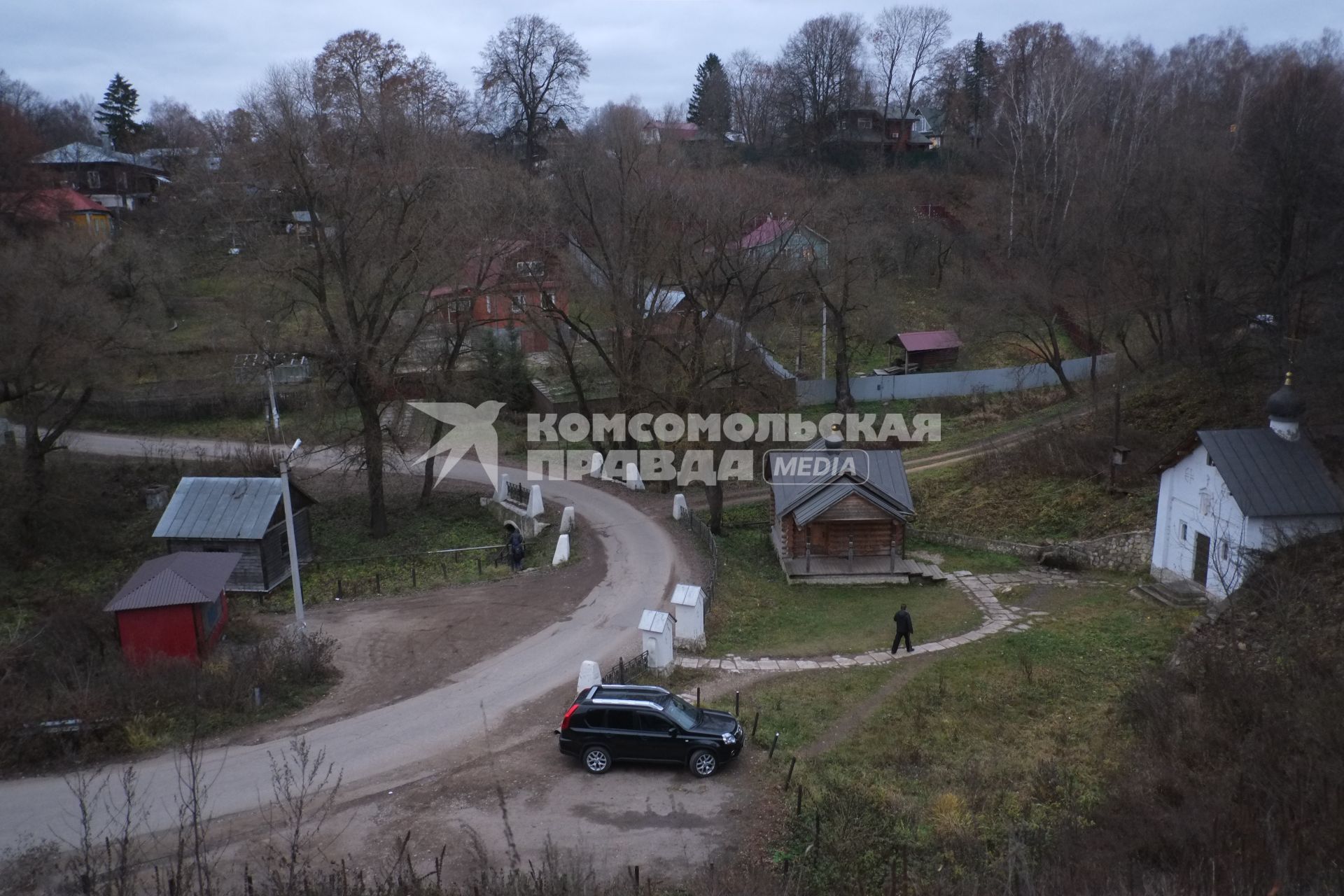 г.Таруса. Святой источник под Воскресенской горой с часовней Боголюбской Богоматери и купальней.