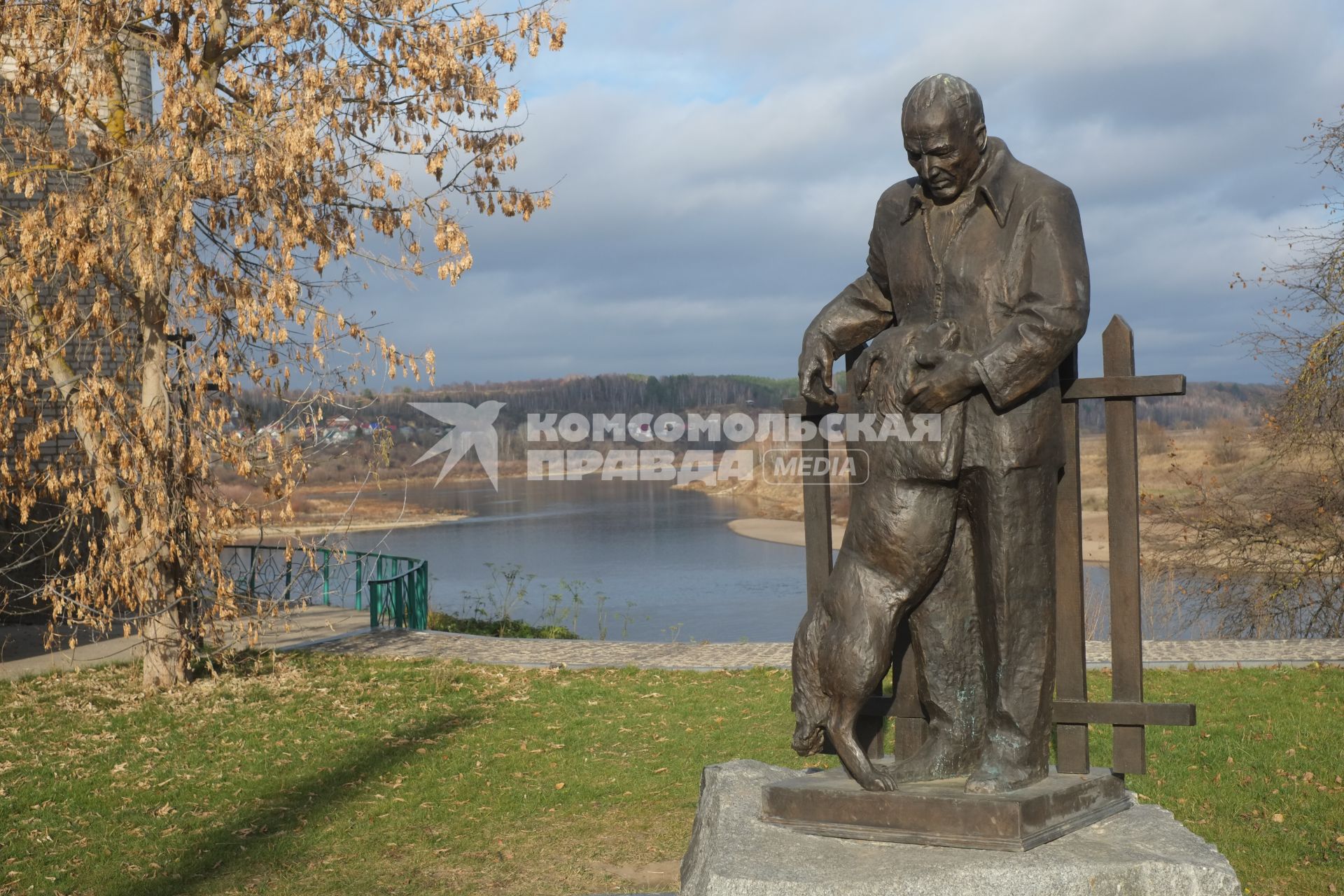 г.Таруса. Памятник Константину Паустовскому.