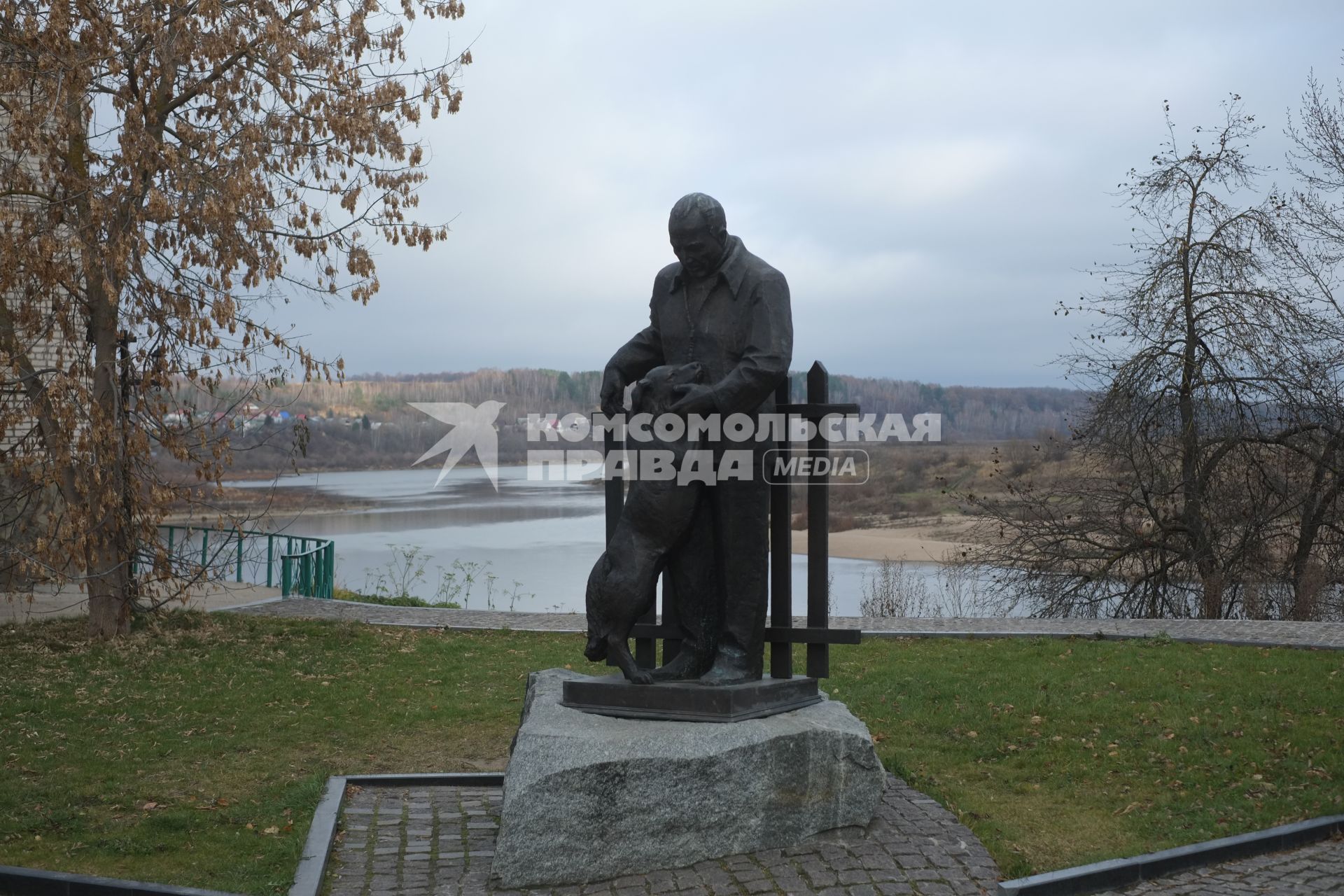 г.Таруса. Памятник Константину Паустовскому.