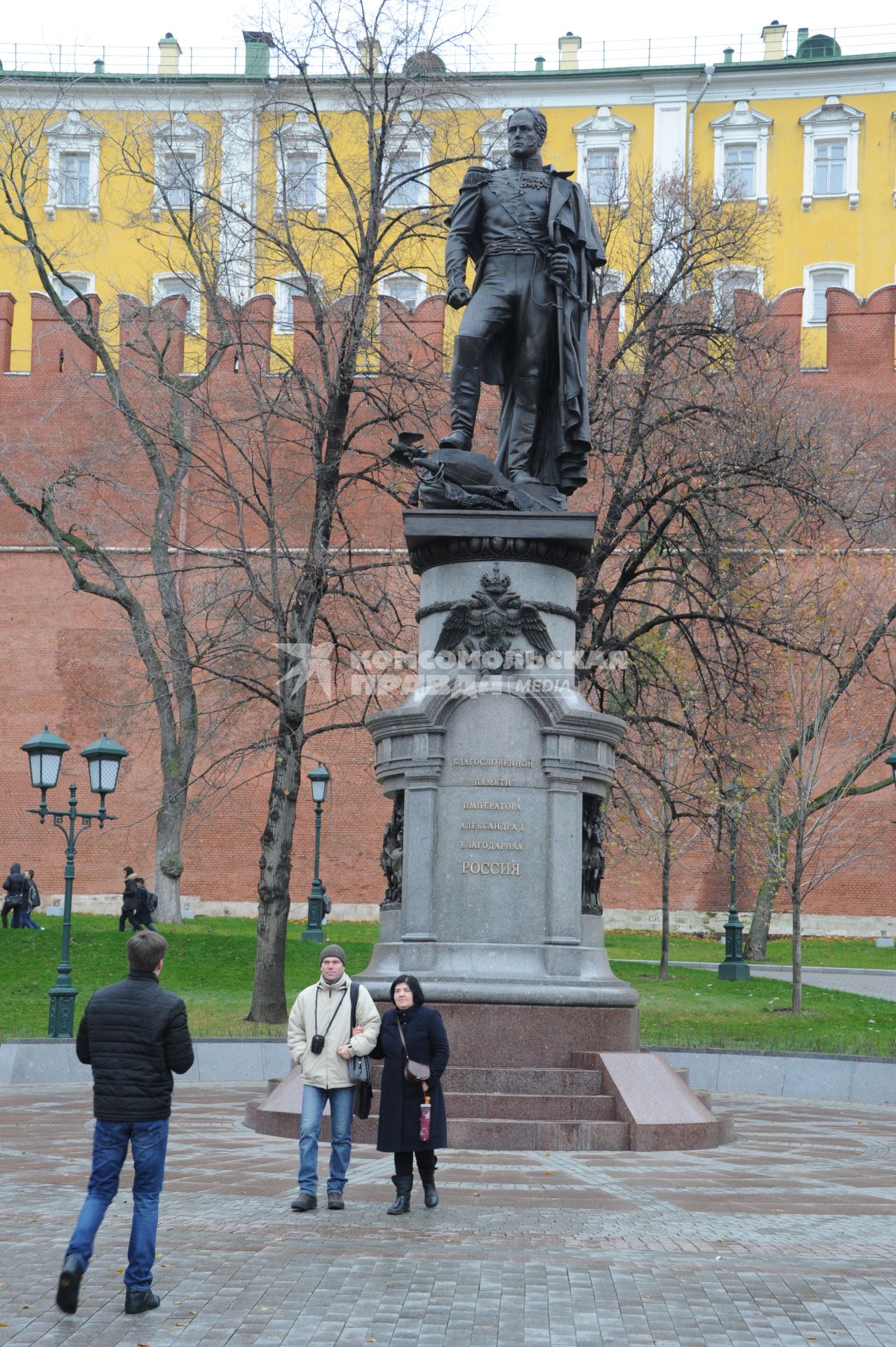 Москва.   Памятник императору Александру I  в Александровском саду.