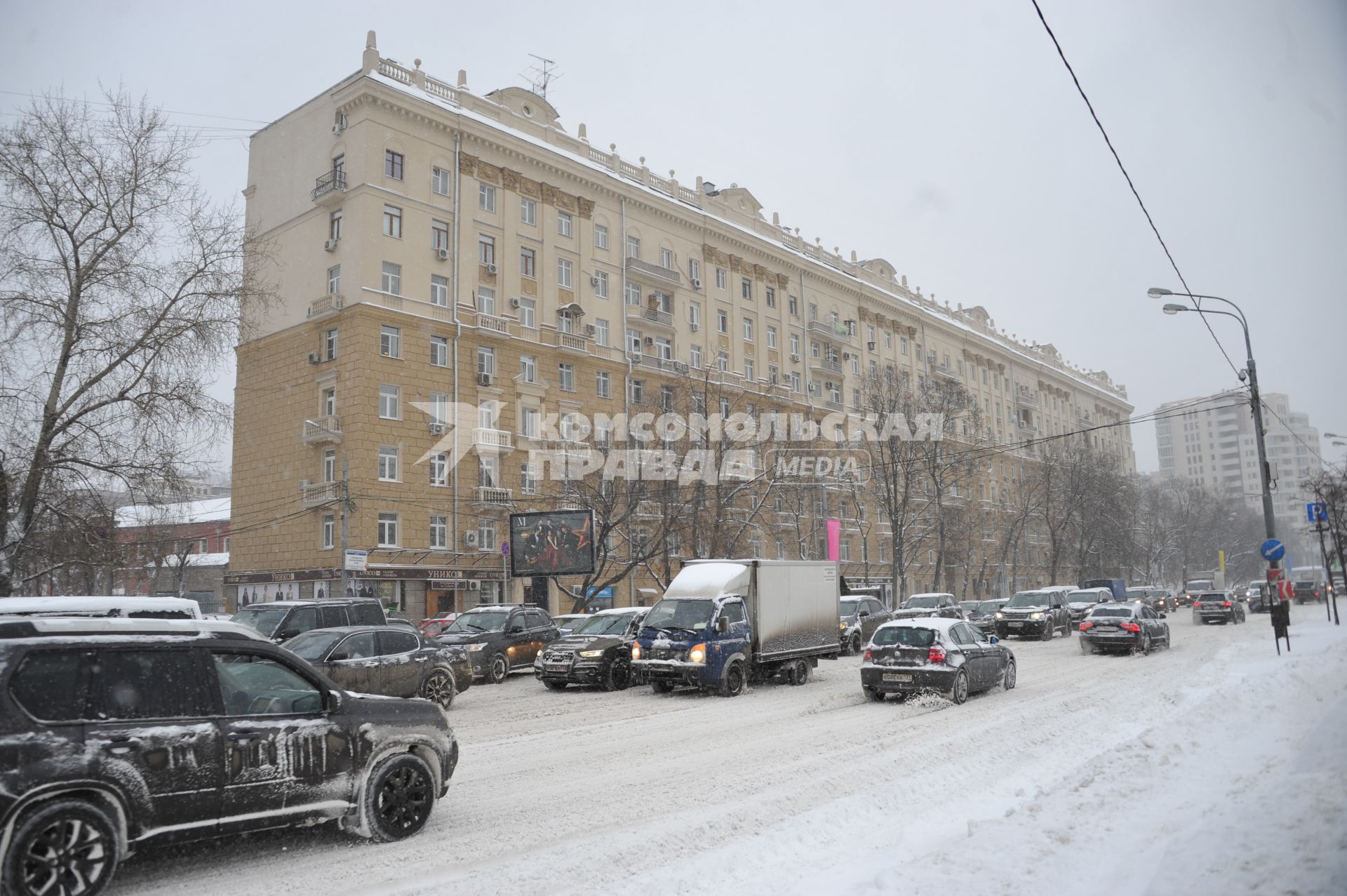 Москва. Дом на Саввинской набережной 3, где расположена квартира певцов Леонида Агутина и Анжелики Варум.