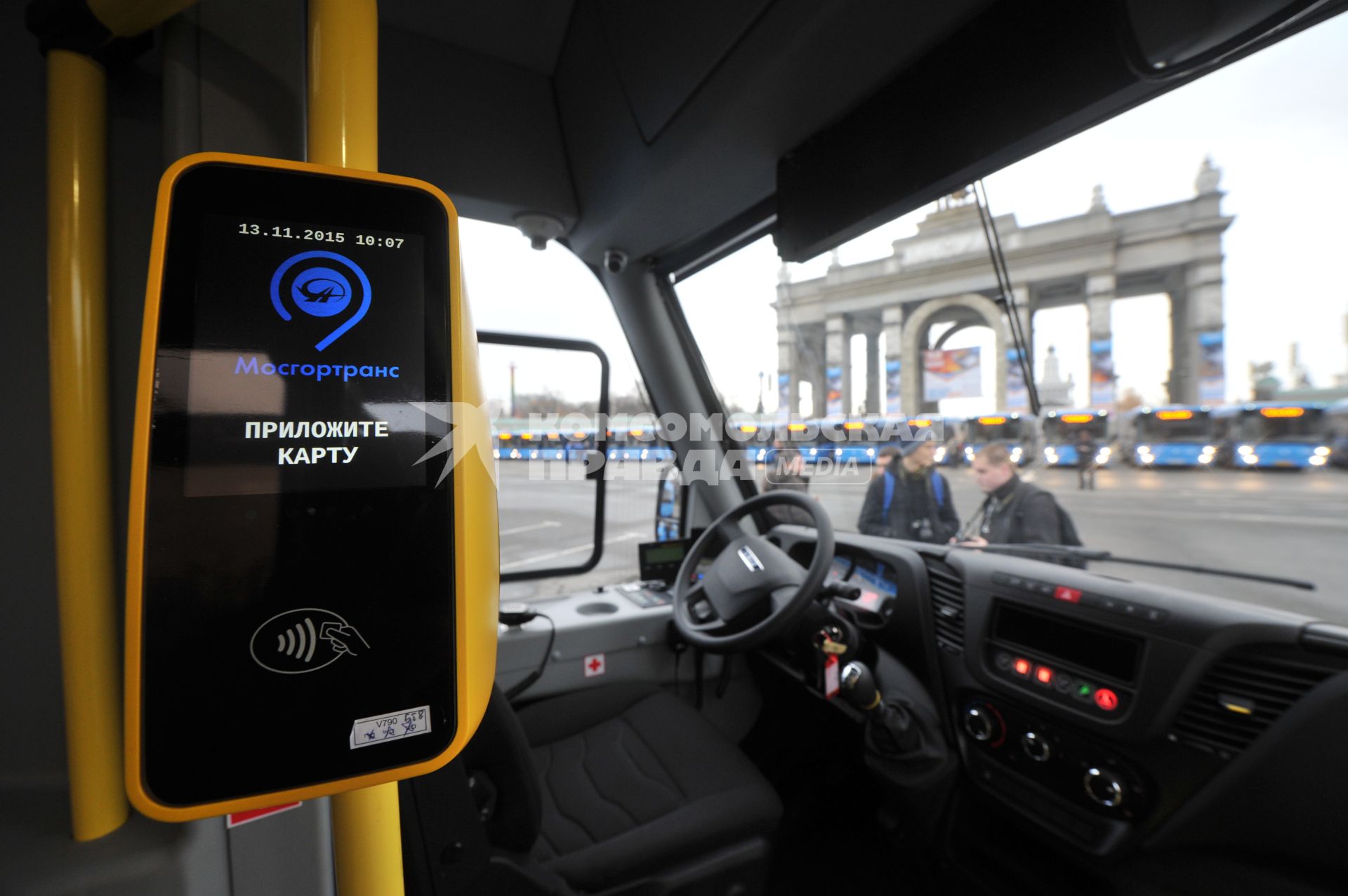 Москва.  Салон нового низкопольного автобуса марки ЛиАЗ-529222, закупленного МУП `Мосгортранс`.