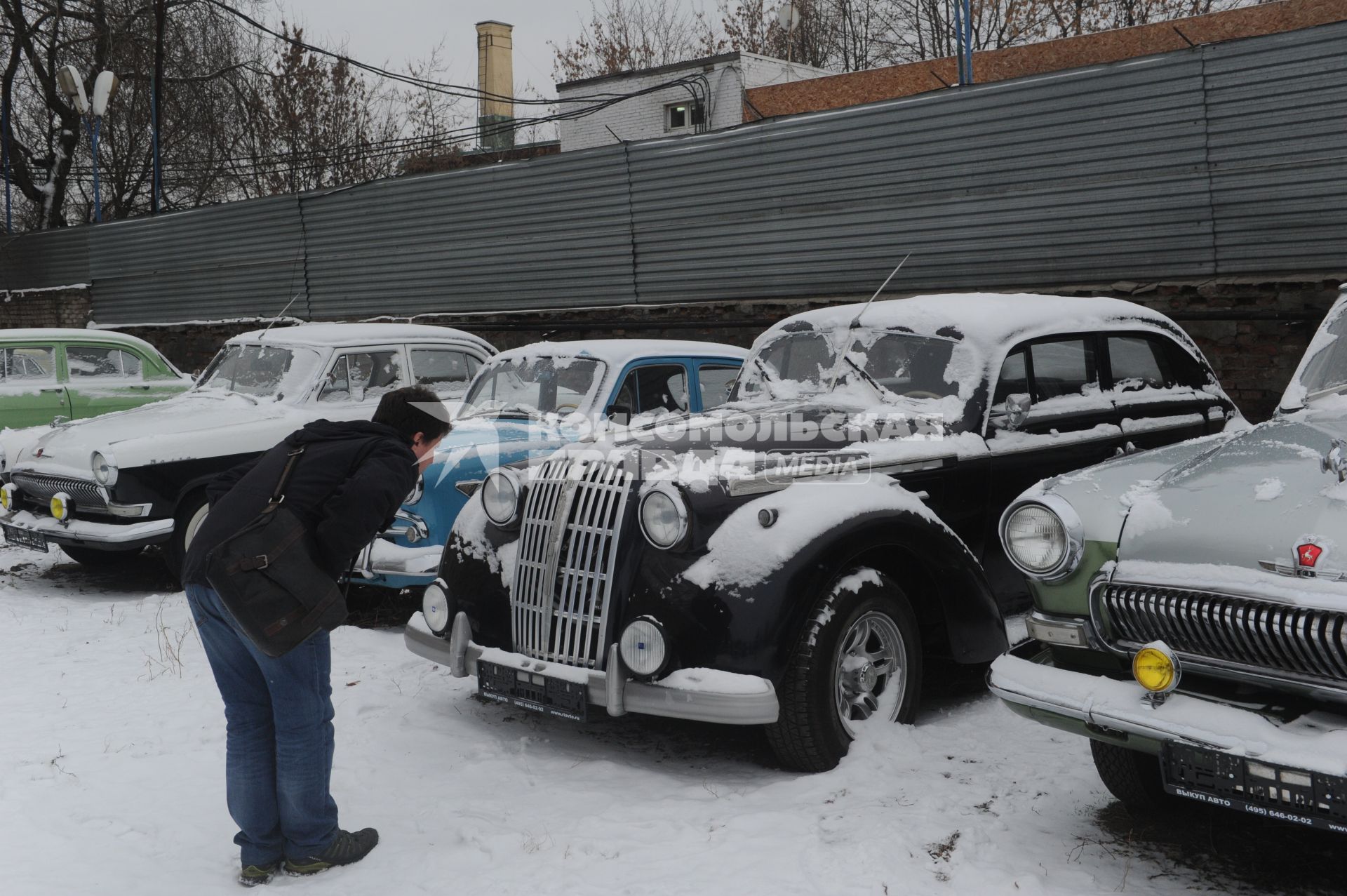 Москва. Автоломбард на Болотной площади, д.10.