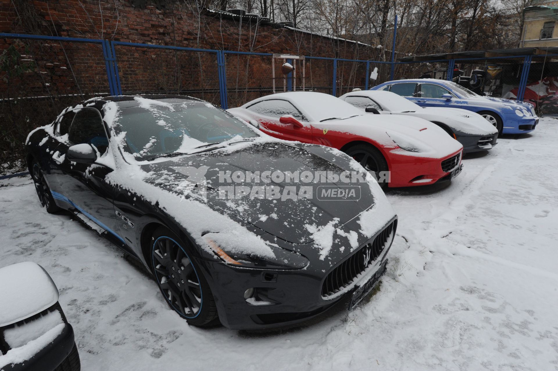 Москва. Автоломбард на Болотной площади, д.10.