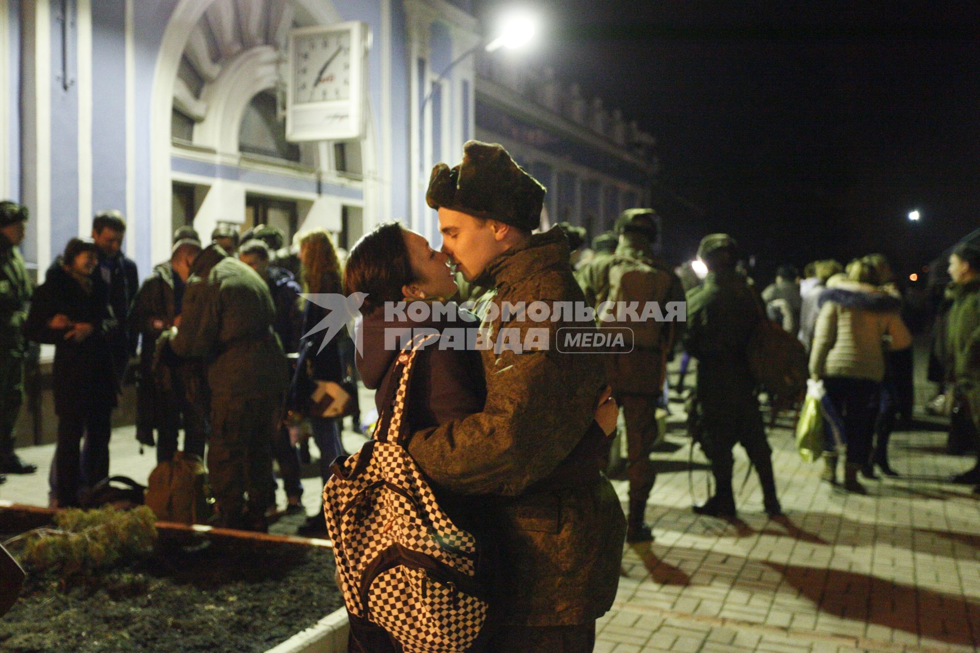 Ставрополь. Призывники на вокзале перед отправкой к месту службы.