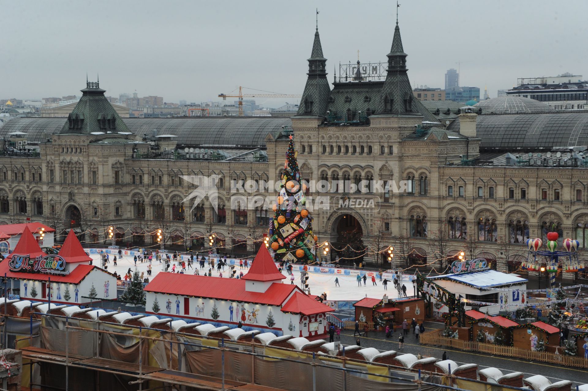 Москва. ГУМ-Каток на Красной площади.