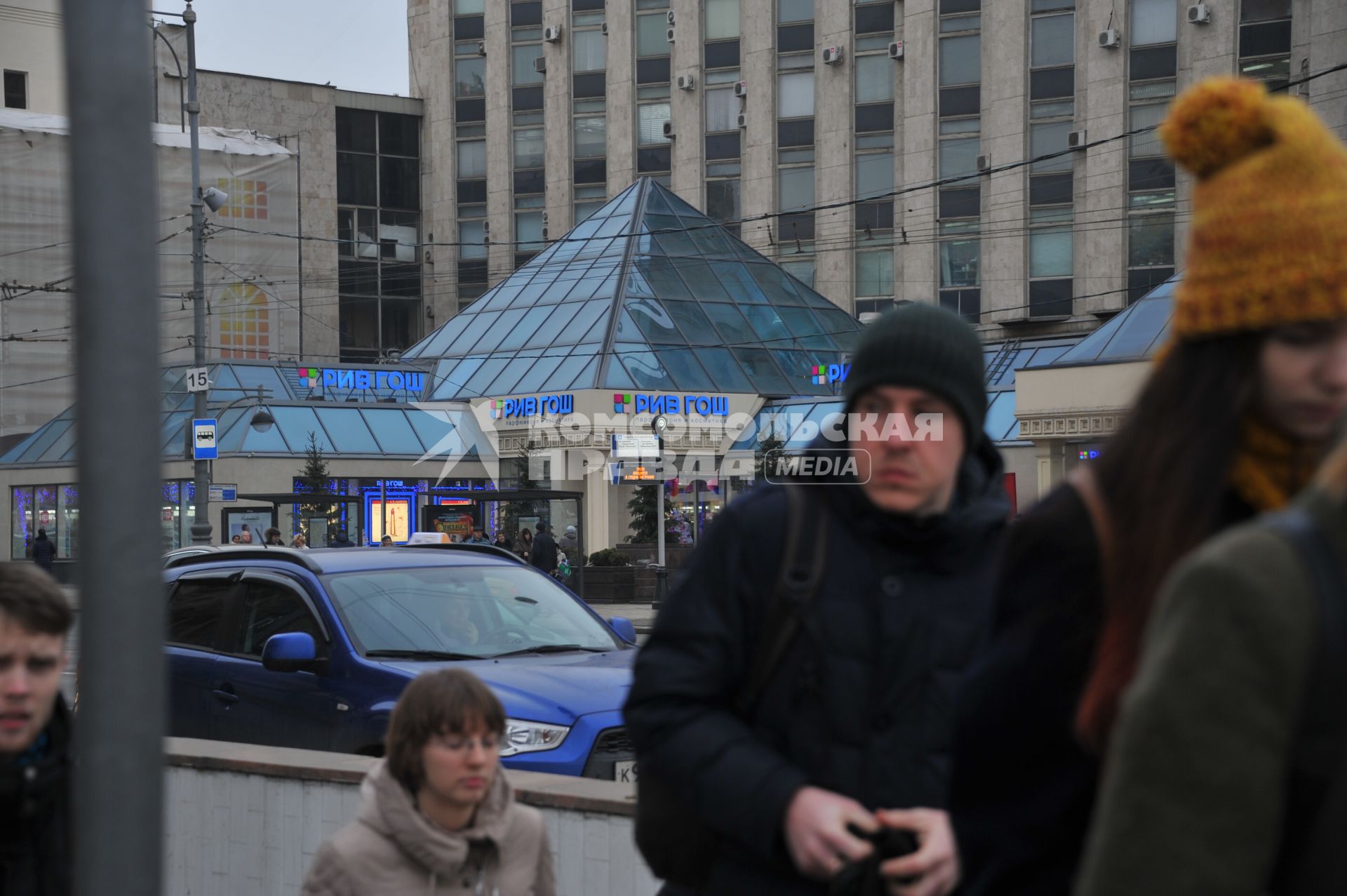 Москва.  Торговый центр `Пирамида` на Тверской улице.