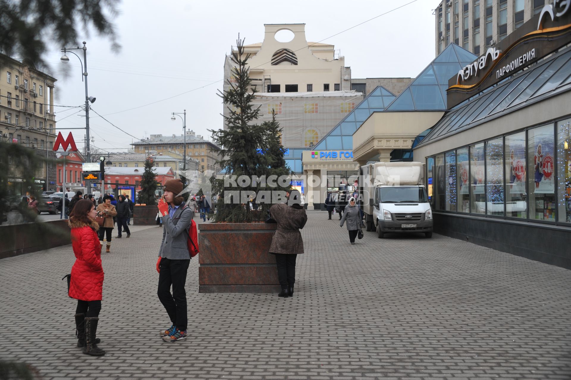 Москва.  Торговый центр `Пирамида` на Тверской улице.