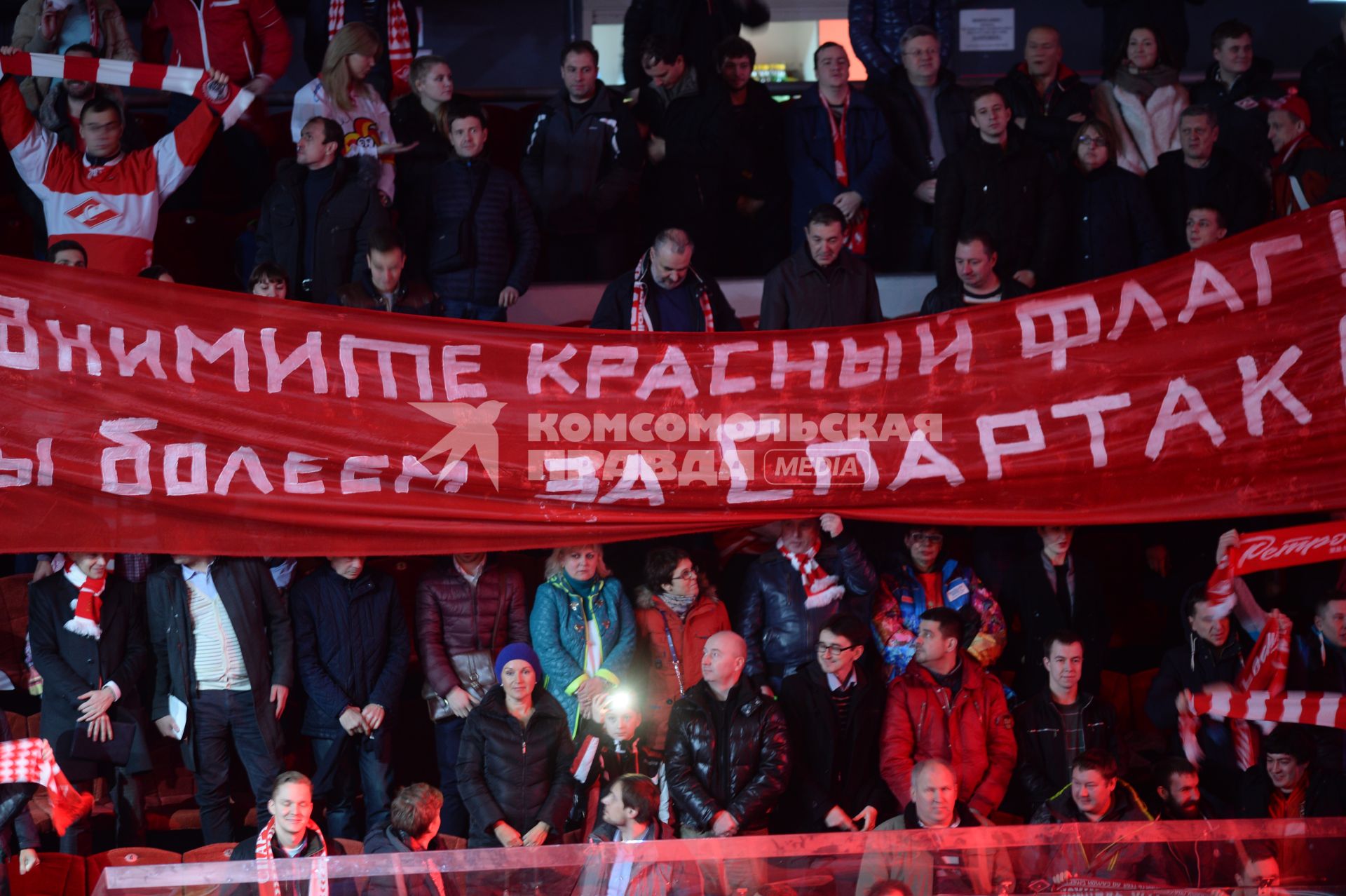 22.12.2015. Москва. Хоккей. 69 лет московскому клубу Спартак. Ретроматч.  Спартак - Йокерит. На снимке  плакат, баннер, транспорант