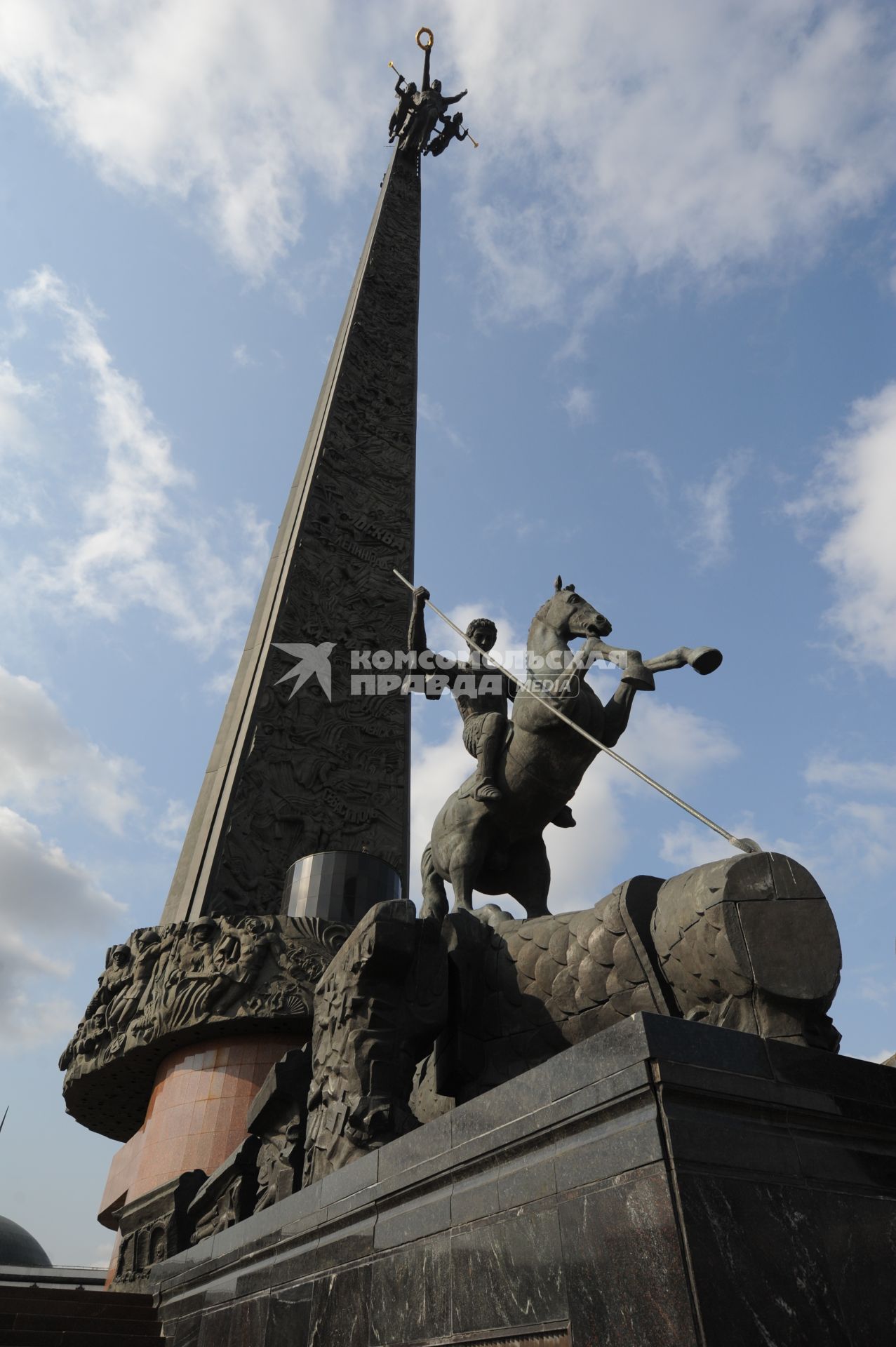 Москва. Памятник `Георгий Победоносец` на Поклонной горе.