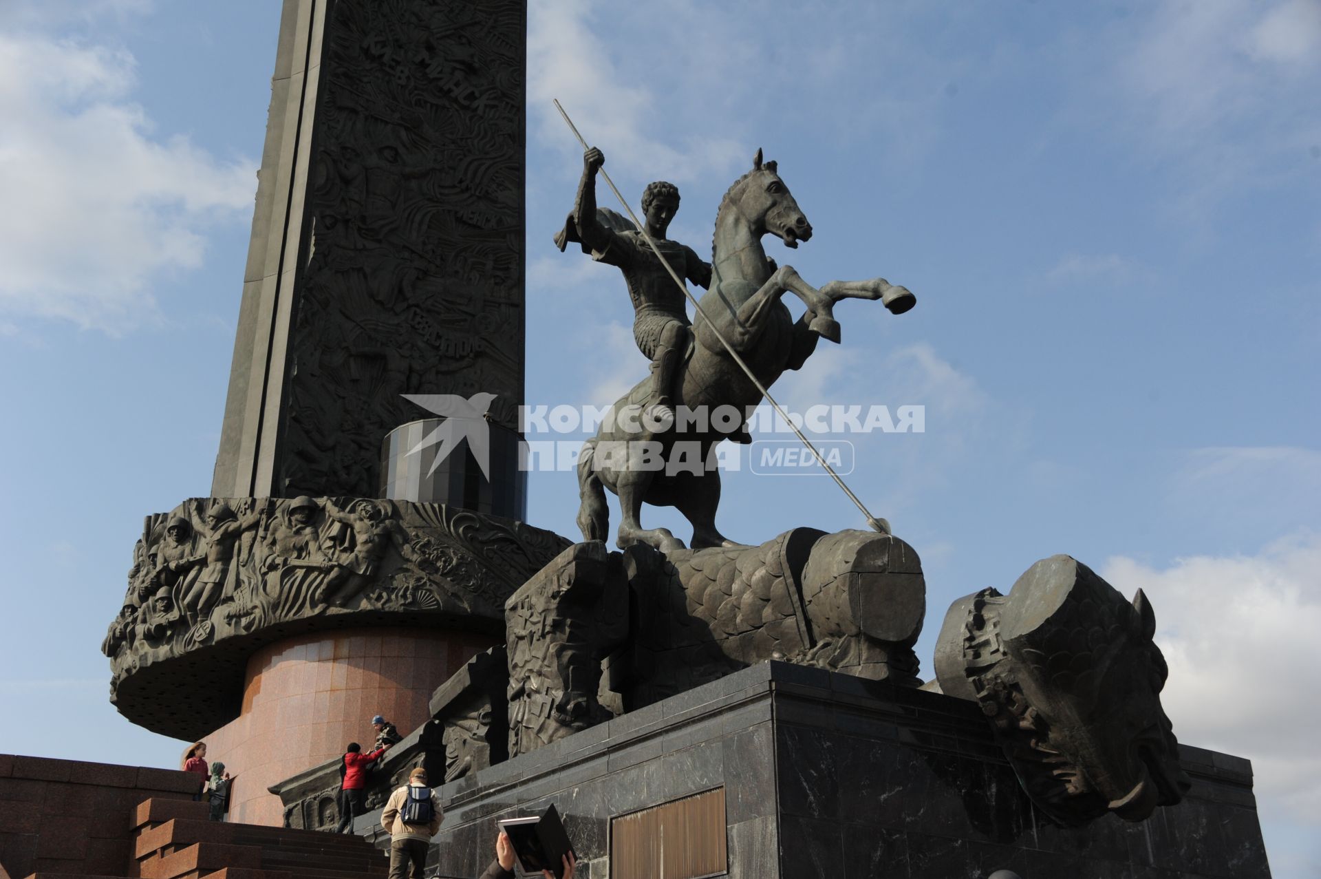 Москва. Памятник `Георгий Победоносец` на Поклонной горе.