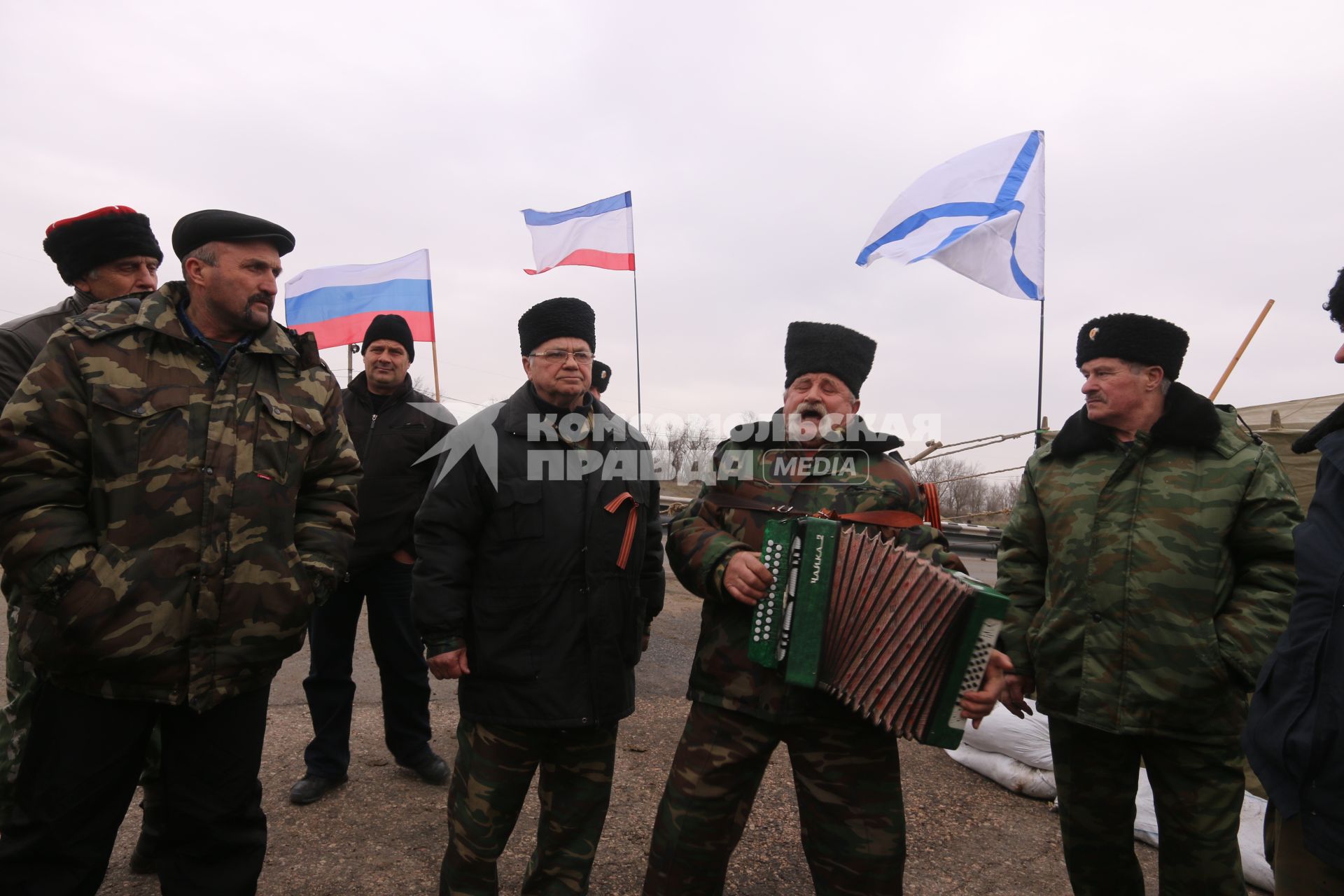 Крымский кризис. Турецкий вал. Блок-пост отряда самообороны Крыма. На снимке: казаки.