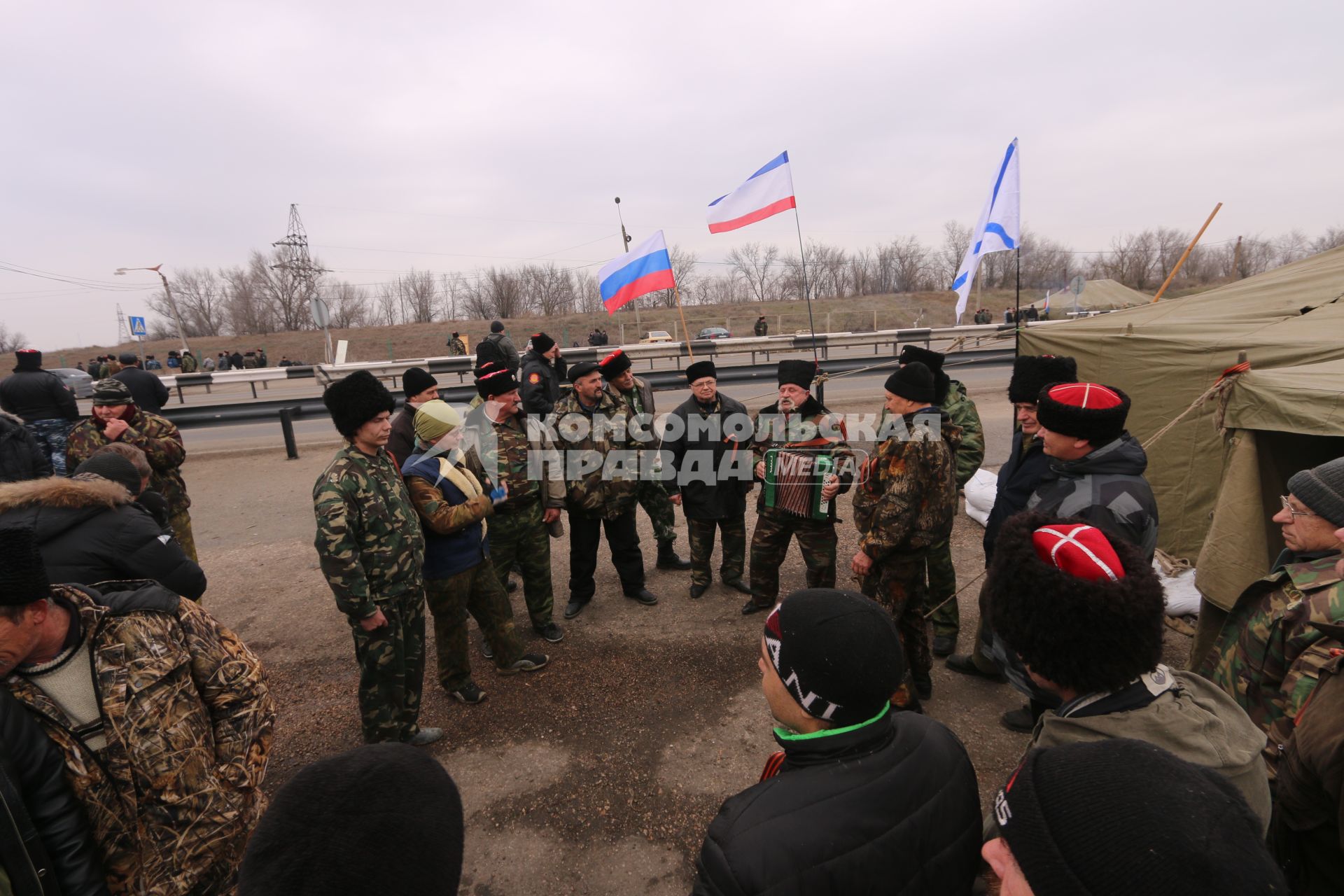 Крымский кризис. Турецкий вал. Блок-пост отряда самообороны Крыма. На снимке: казаки.