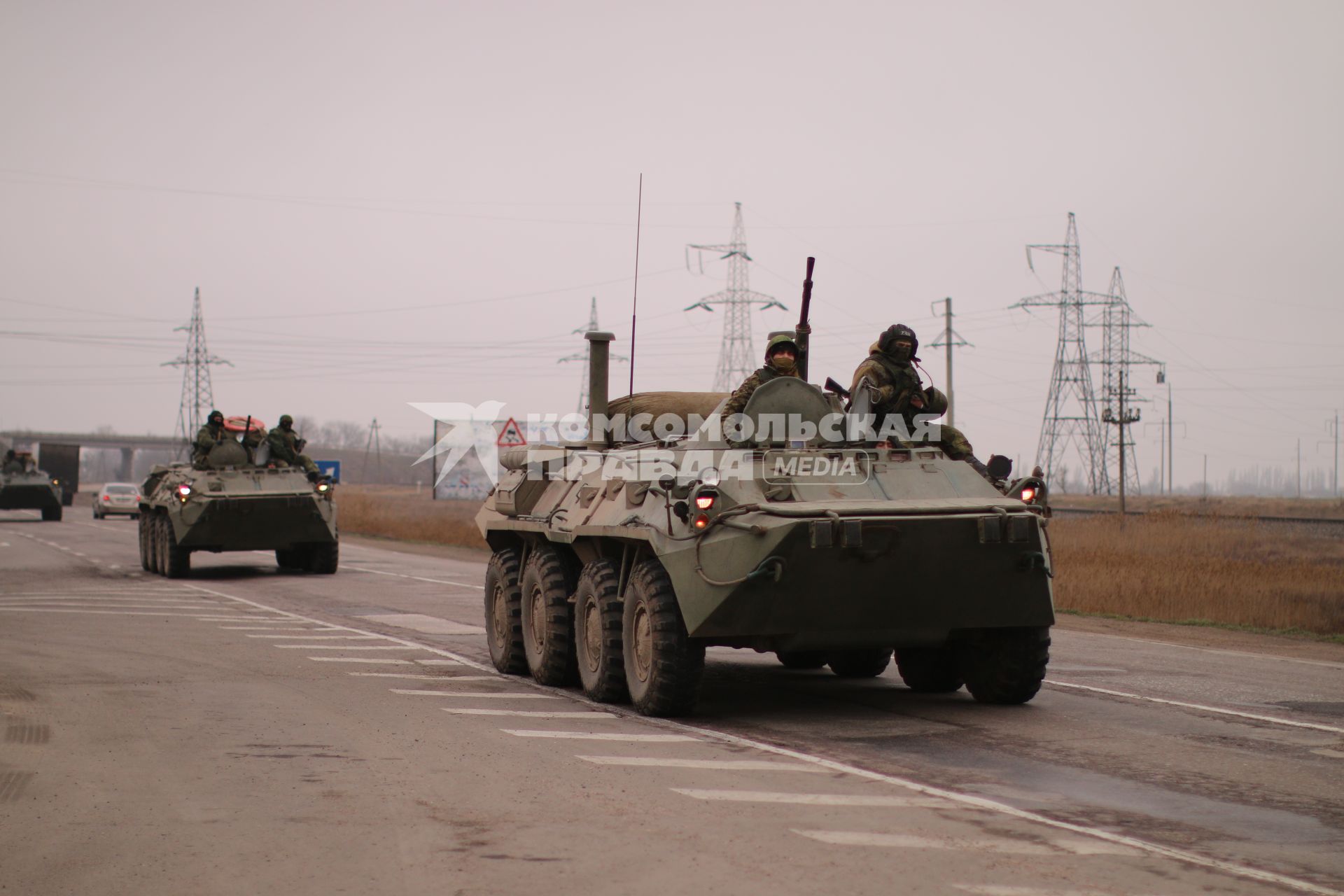 Крымский кризис. Колонна военной техники движется к Перекопскому перешееку.