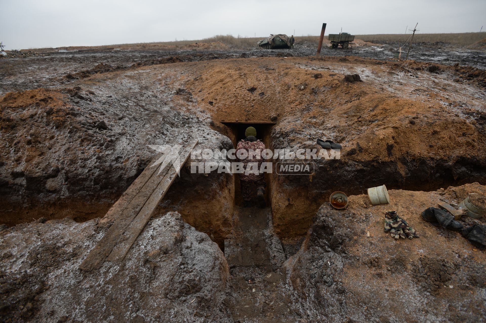 Украина. Донецкая область. Ополченец, боец отряда `Викинг` на позициях.