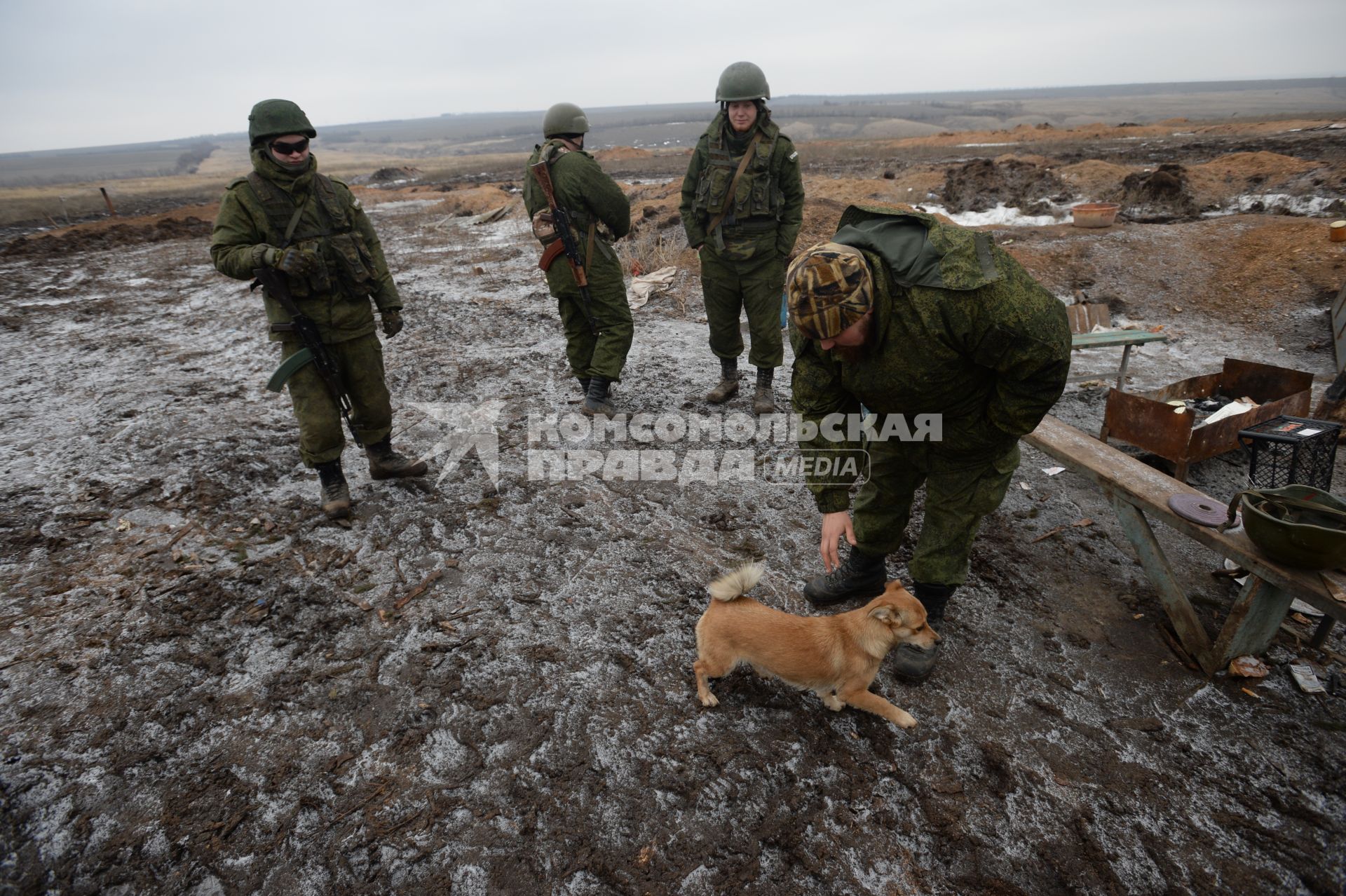 Украина. Донецкая область. Ополченцы, бойцы отряда `Викинг` на позициях.