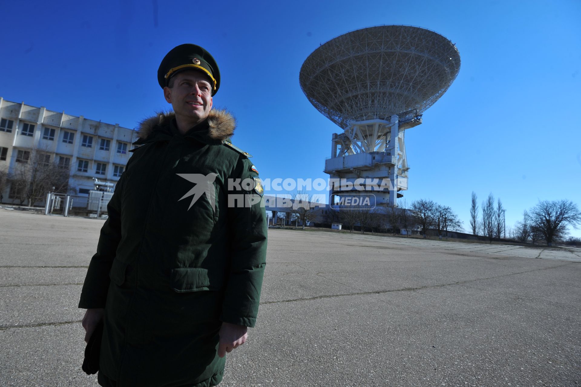 Евпатория. Радиотелескоп П-2500 (РТ-70) на площадке 40-й отдельного командно-измерительного комплекса Воздушно-космических сил РФ.