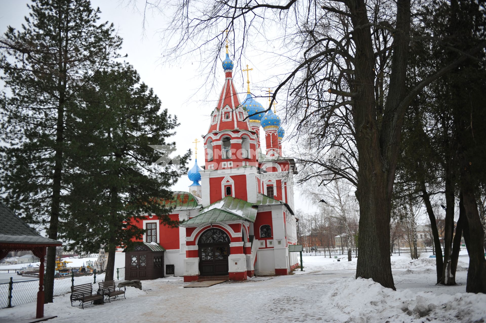 Ярославская область, г. Углич. Вид на церковь Дмитрия на крови.