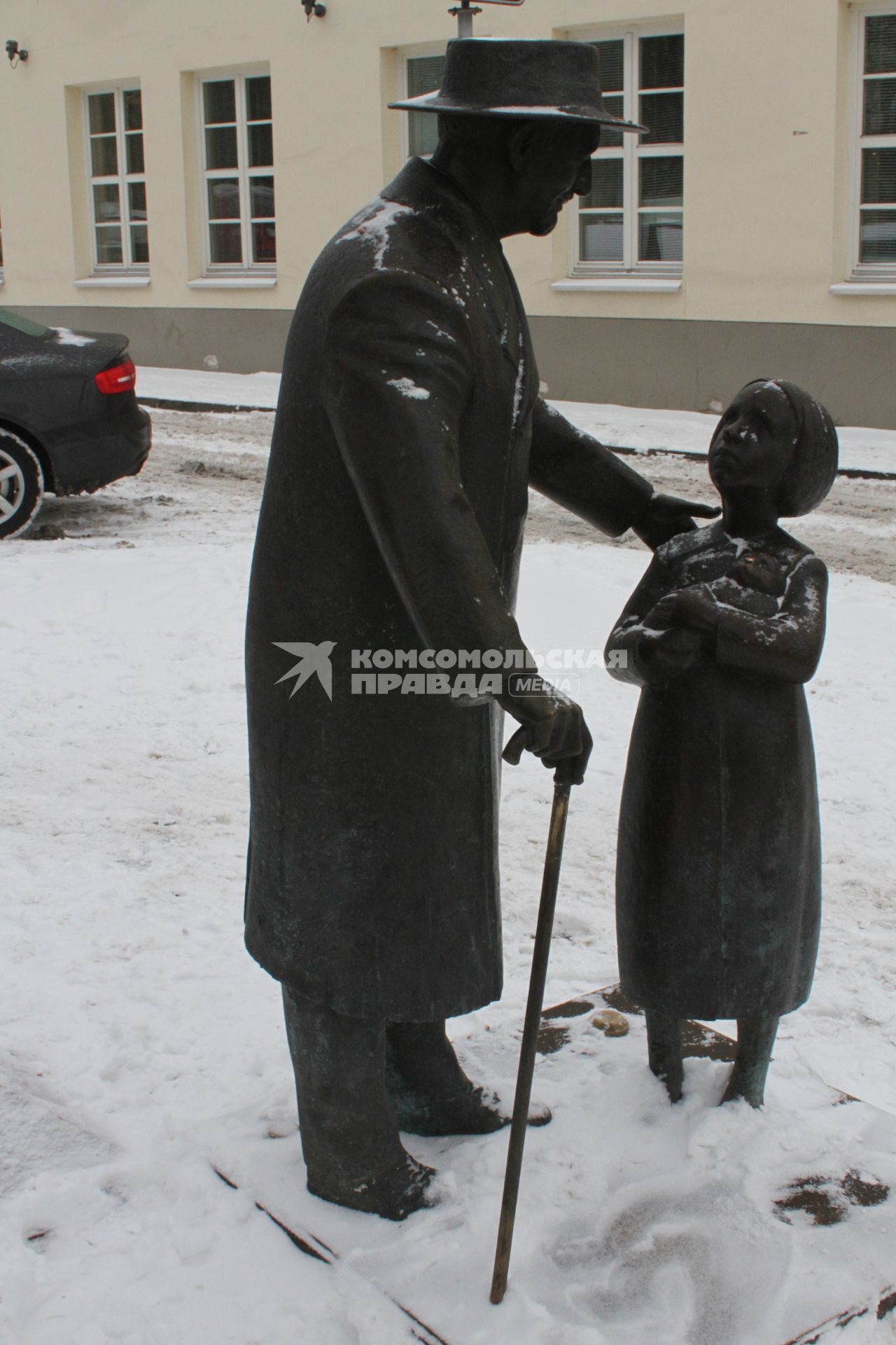 Литва, Вильнюс. Памятник врачу Цемаху Шабаду.