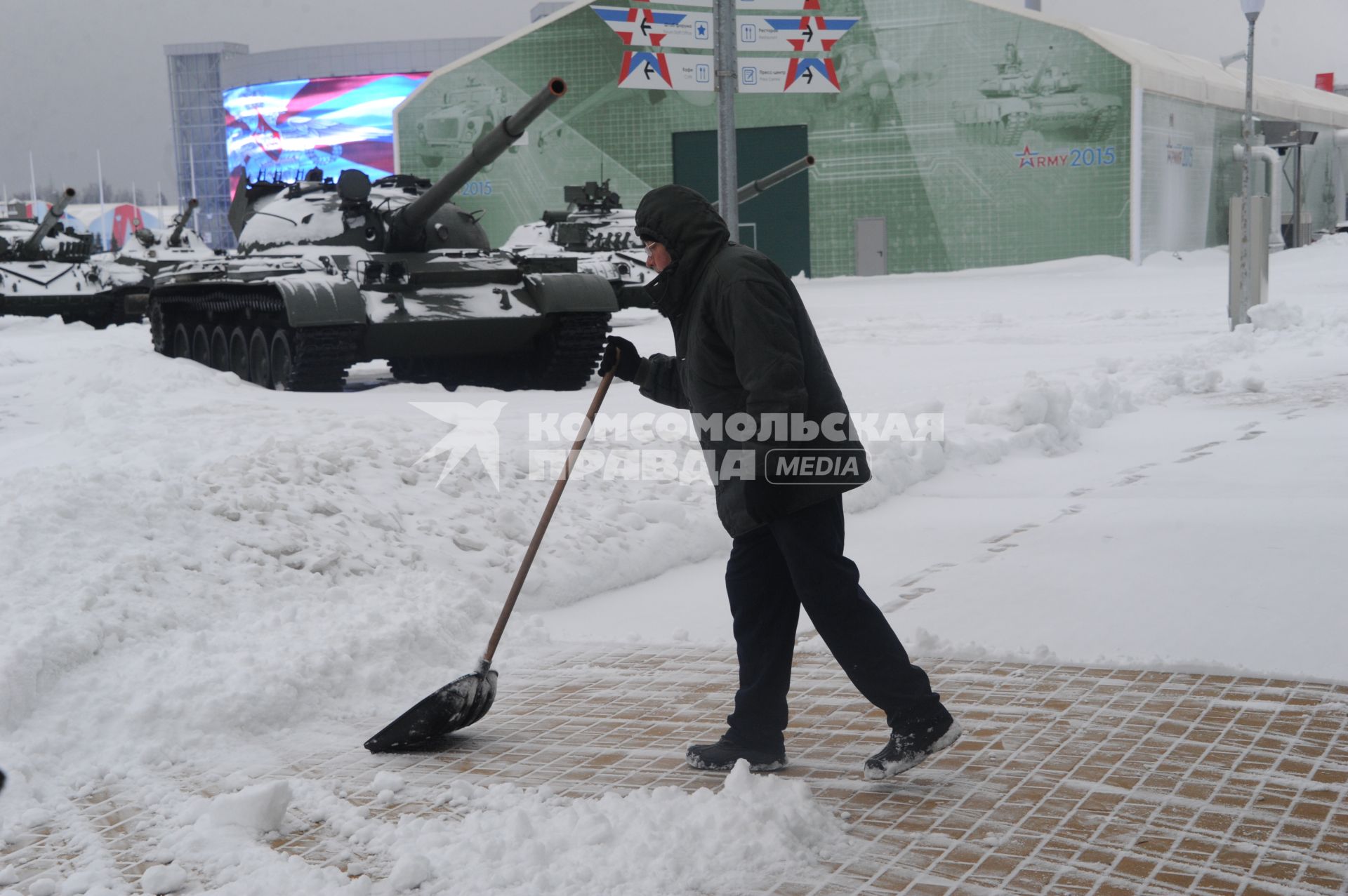 Московская область. г. Кубинка. Танк Т-55 на выставке, открывшейся  в рамках первой военно-научной конференции  `Роботизация Вооруженных Сил РФ`,  на территории  военно-патриотического парка культуры и отдыха ВС РФ `Патриот`.