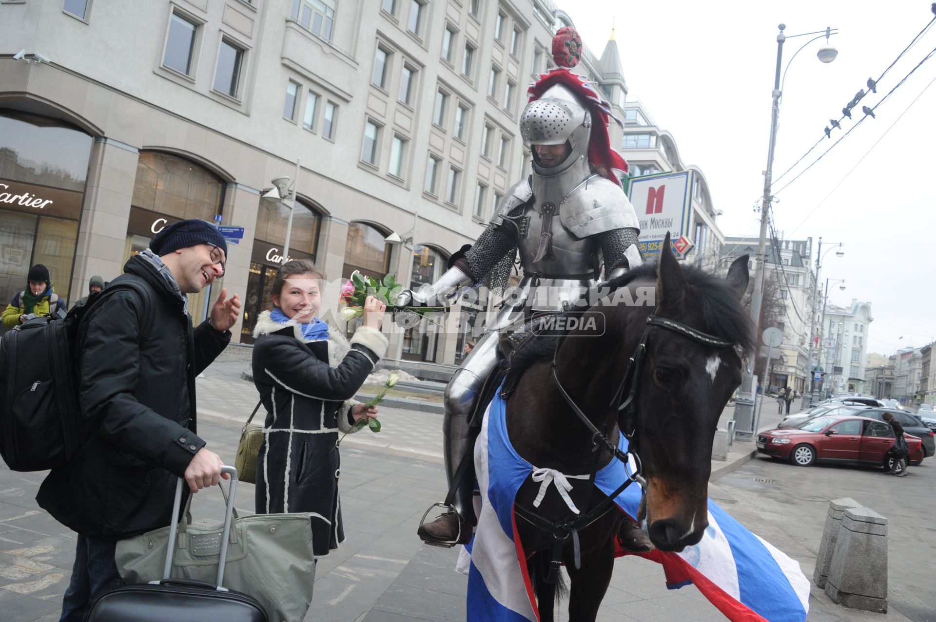 Москва. Романтическая акция `Рыцарь Любви` во время празднования Дня влюбленных  в центре города.