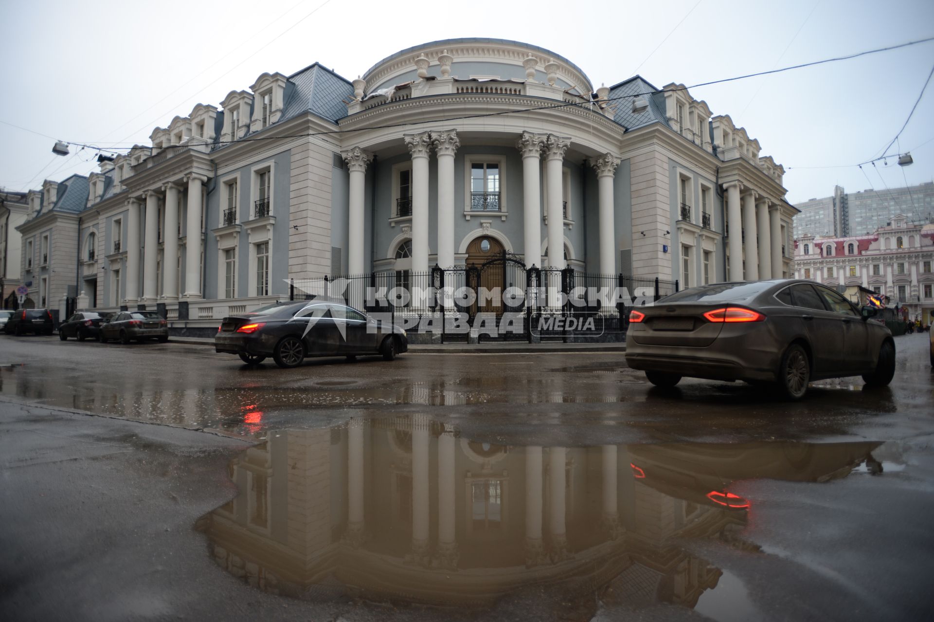 Москва. Особняк в Кривоарбатском переулке.