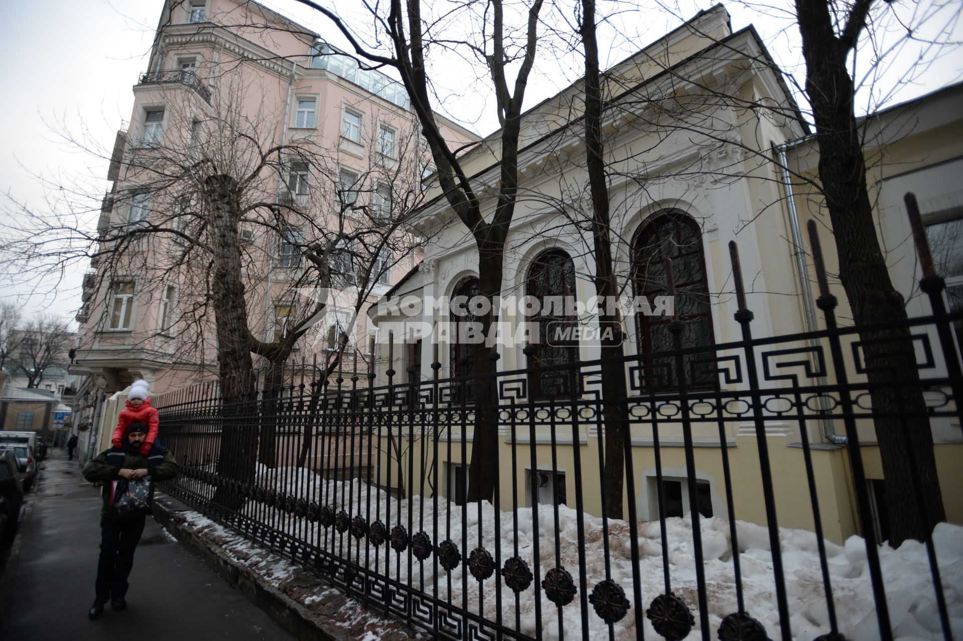 Москва. Особняк 12-14 в Малом Власьевском переулке,  упомянутый писателем М. Булгаковым в своем романе `Мастер и Маргарита`.