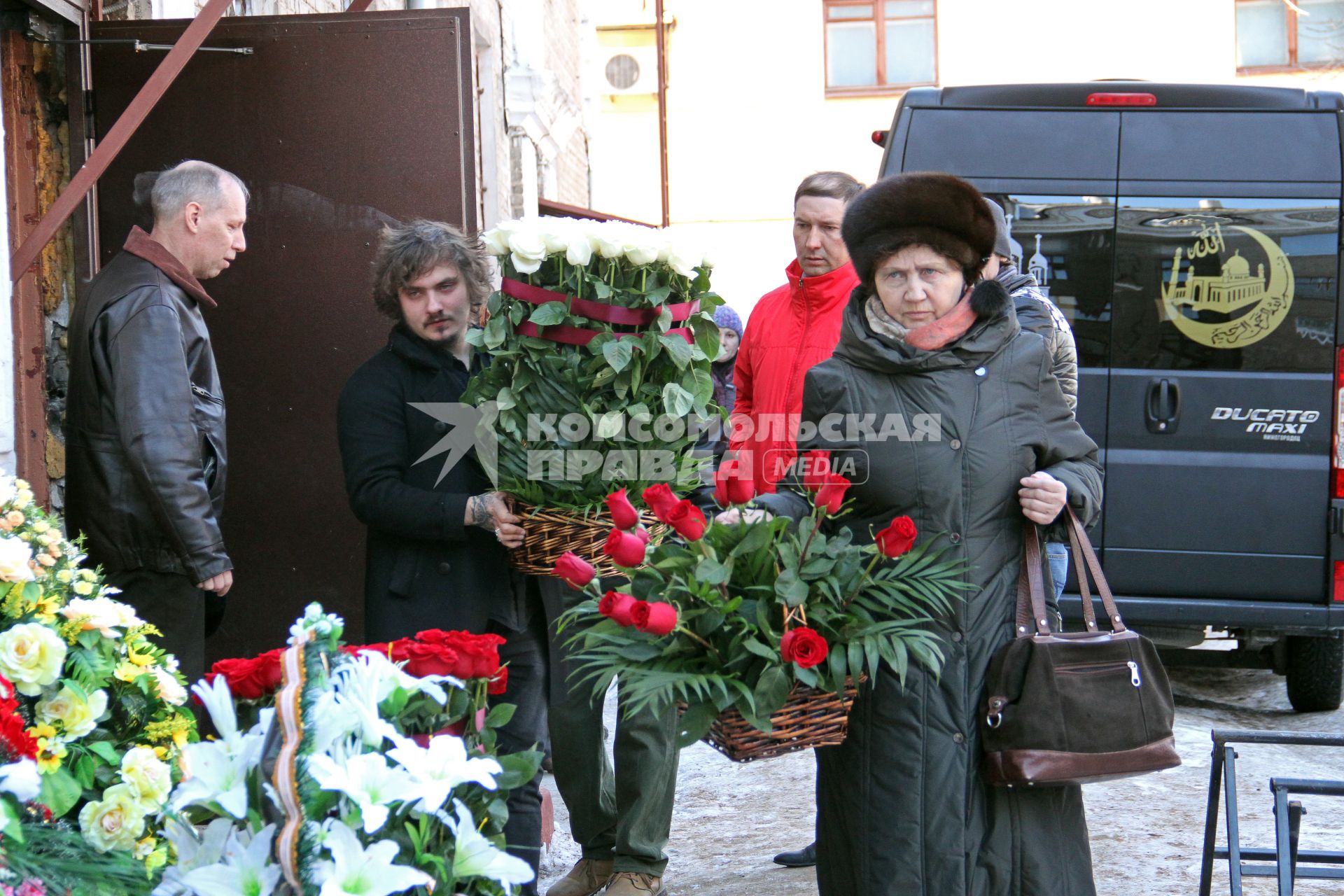 Уфа. Церемония прощания с Флоридой Хакиевной Рамазановой, мамой певицы Земфиры Рамазановой, скончавшийся в минувшие выходные.