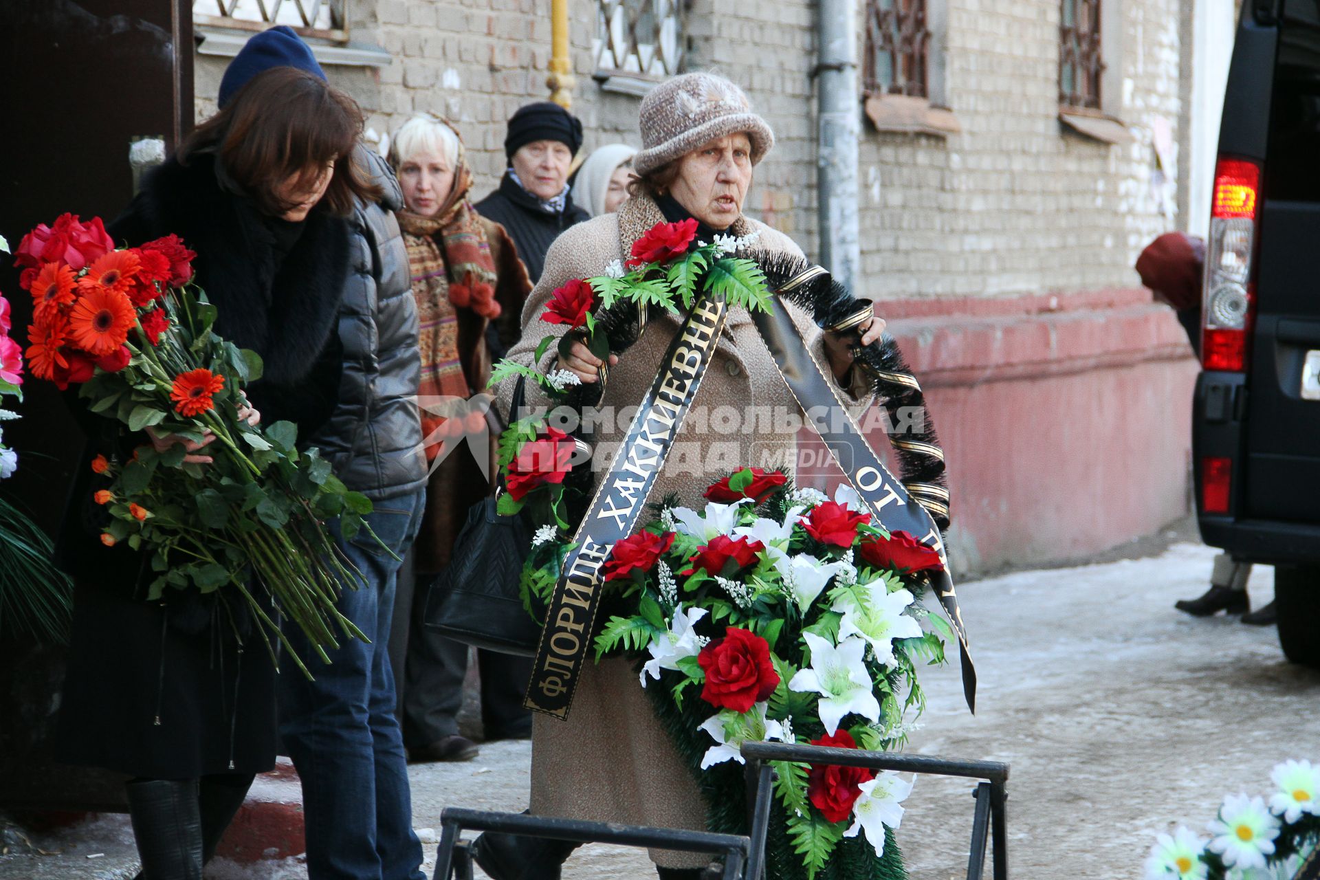 Уфа. Церемония прощания с Флоридой Хакиевной Рамазановой, мамой певицы Земфиры Рамазановой, скончавшийся в минувшие выходные.