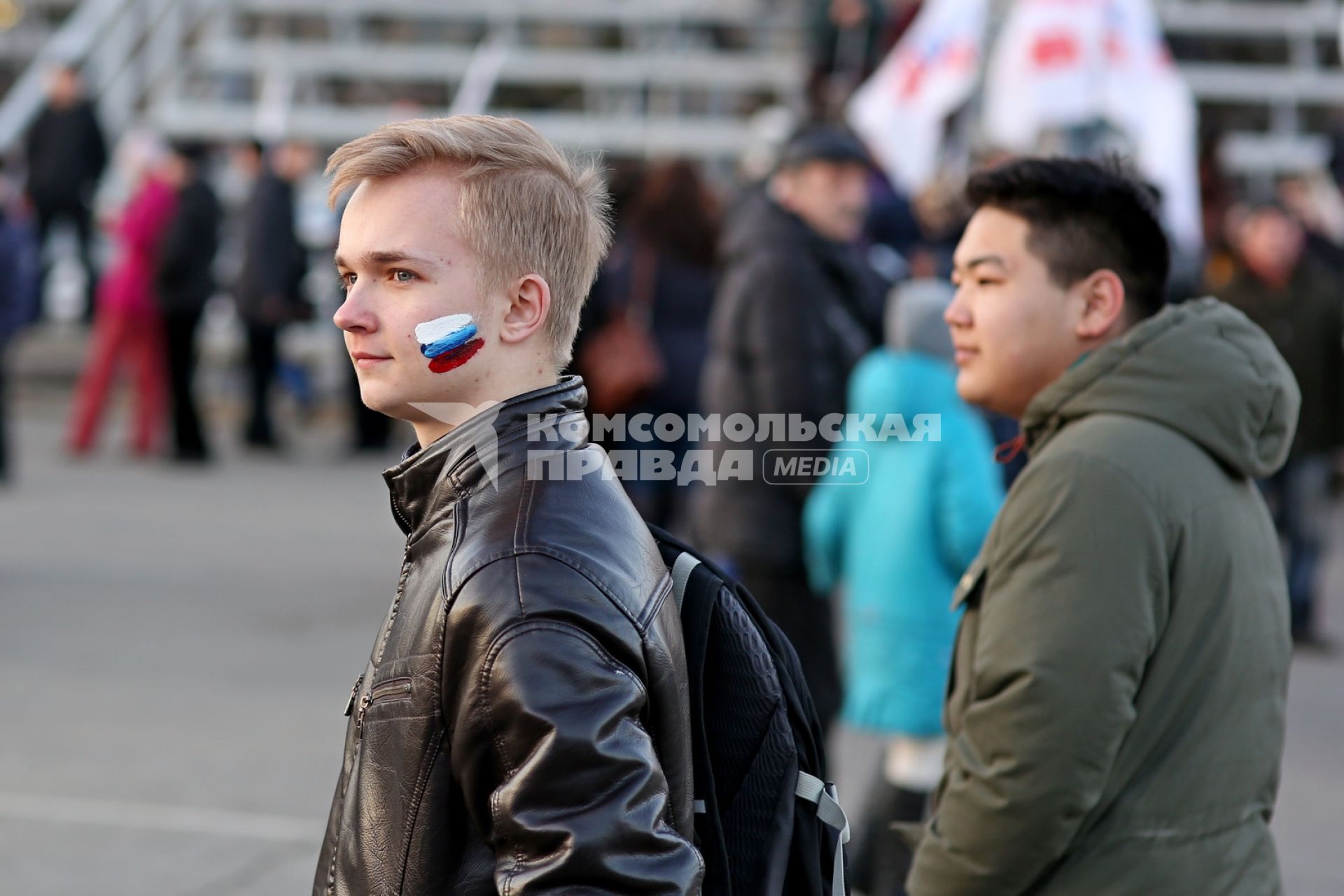 Саратов. Праздничный митинг в честь годовщины воссоединения Крыма и Севастополя с Россией.