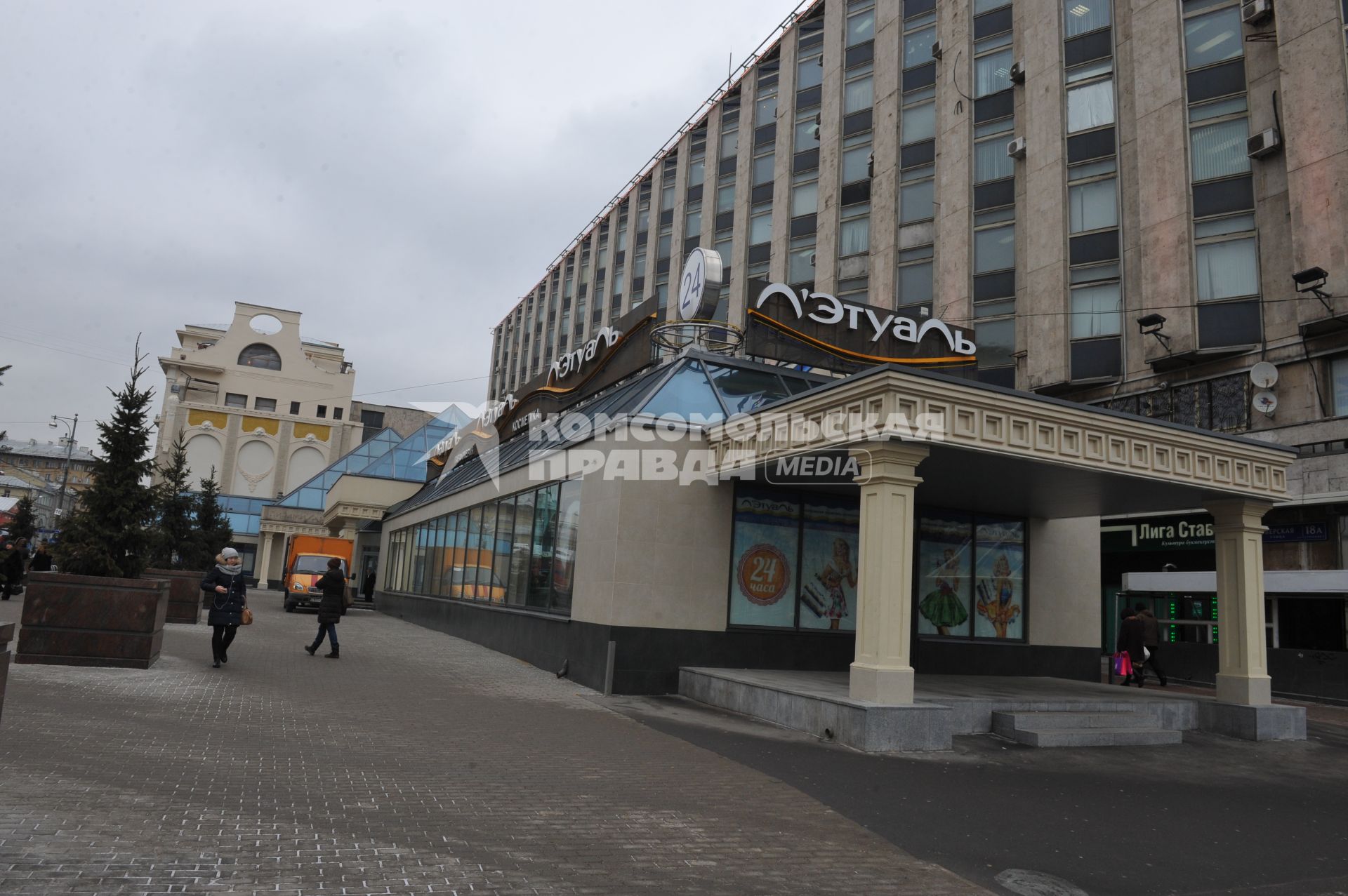 Москва. Закрытие ТЦ `Пирамида`, расположенного на Тверской улице.
