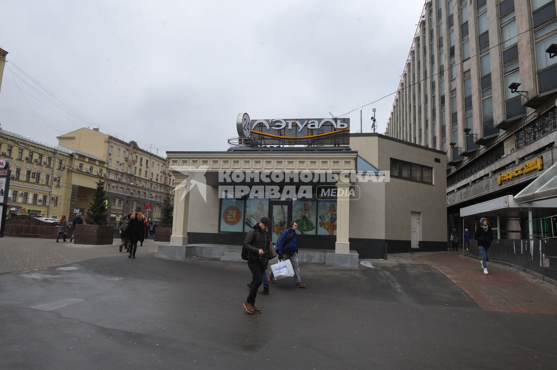 Москва. Закрытие ТЦ `Пирамида`, расположенного на Тверской улице.