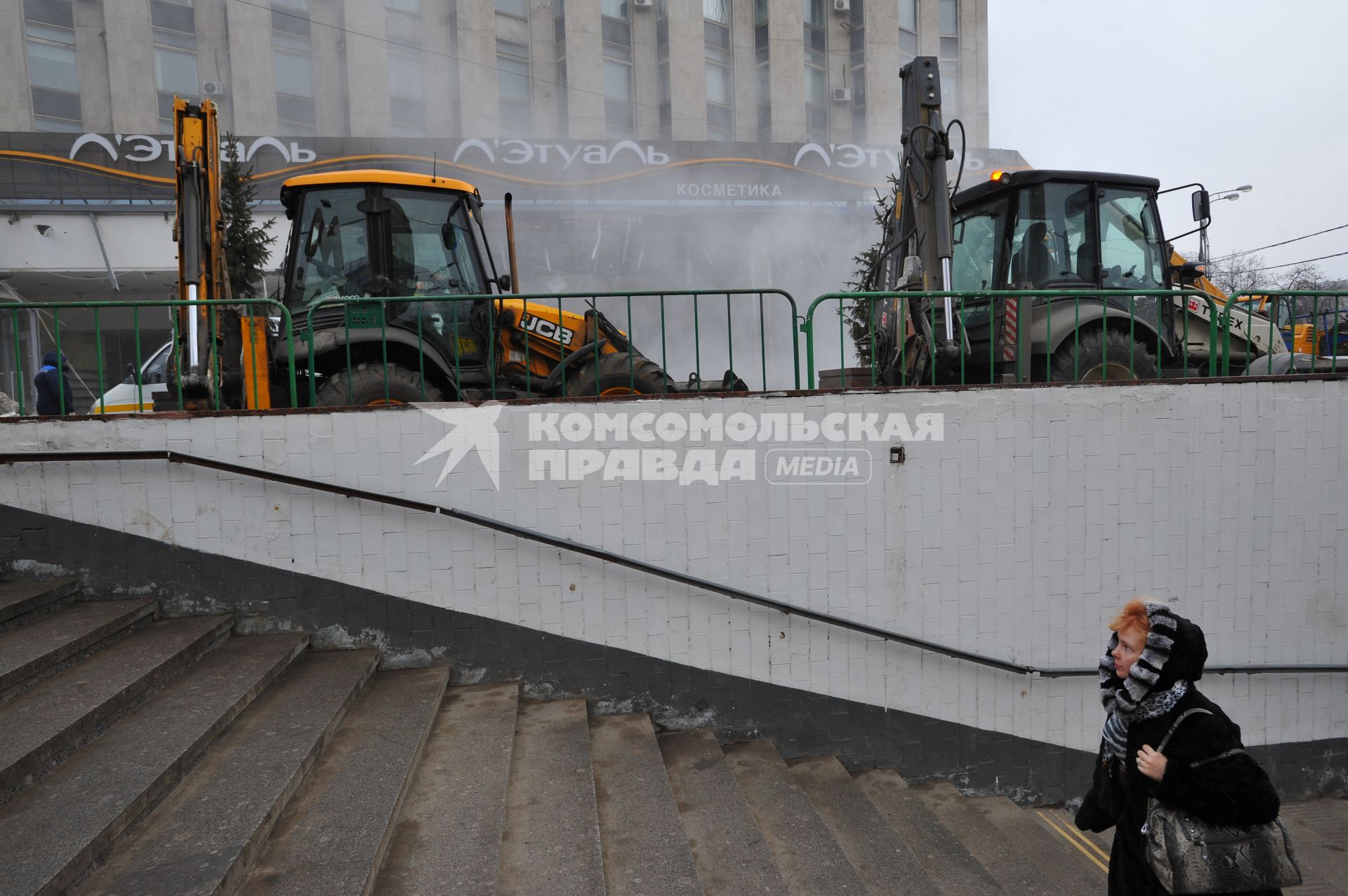 Москва.  Снос торгового центра `Пирамида`, признанного объектом самовольного строительства,  на Тверской улице.