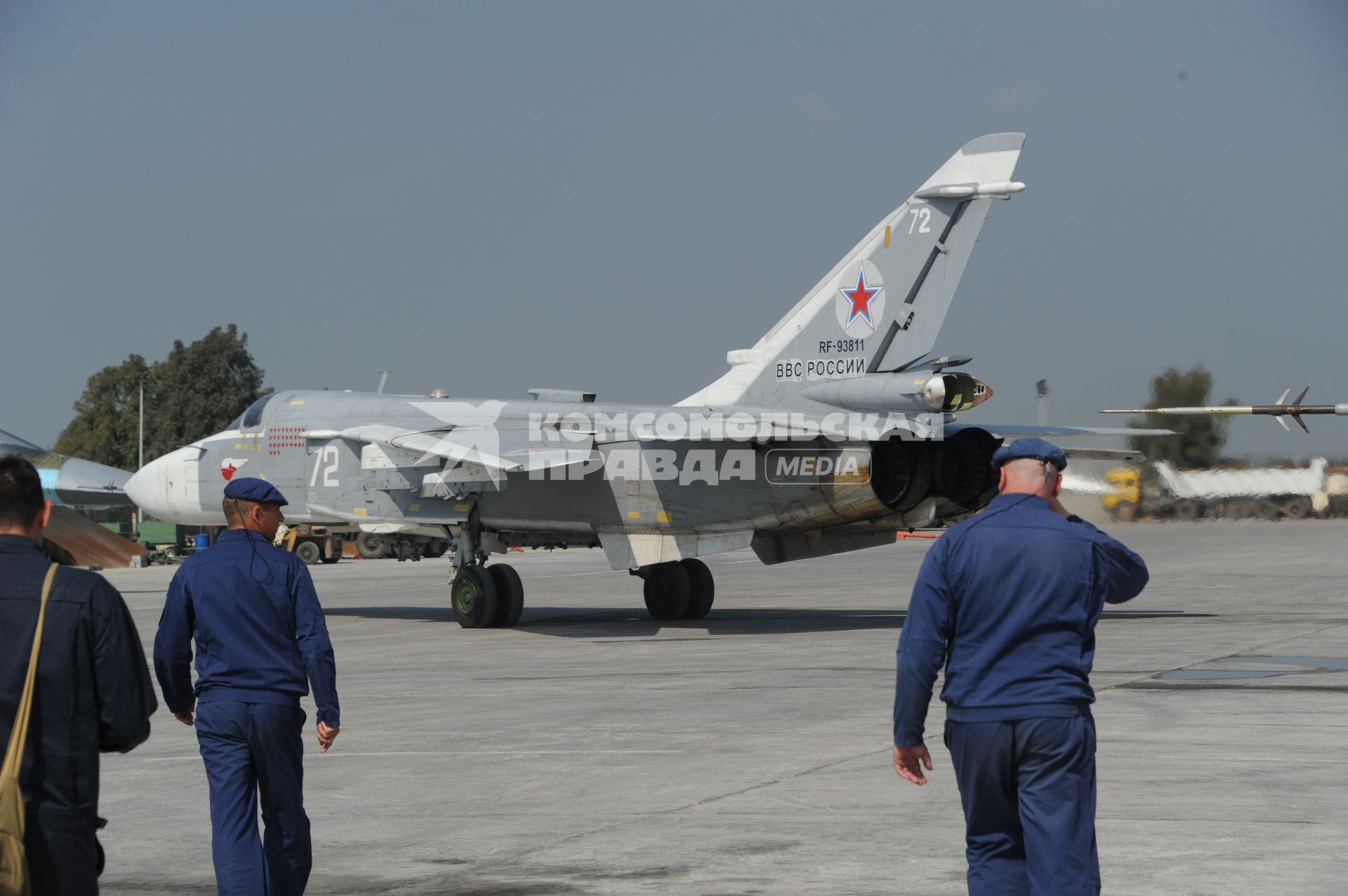 Сирия. Российский бомбардировщик Су-24 на авиабазе `Хмеймим` в сирийской провинции Латакия.