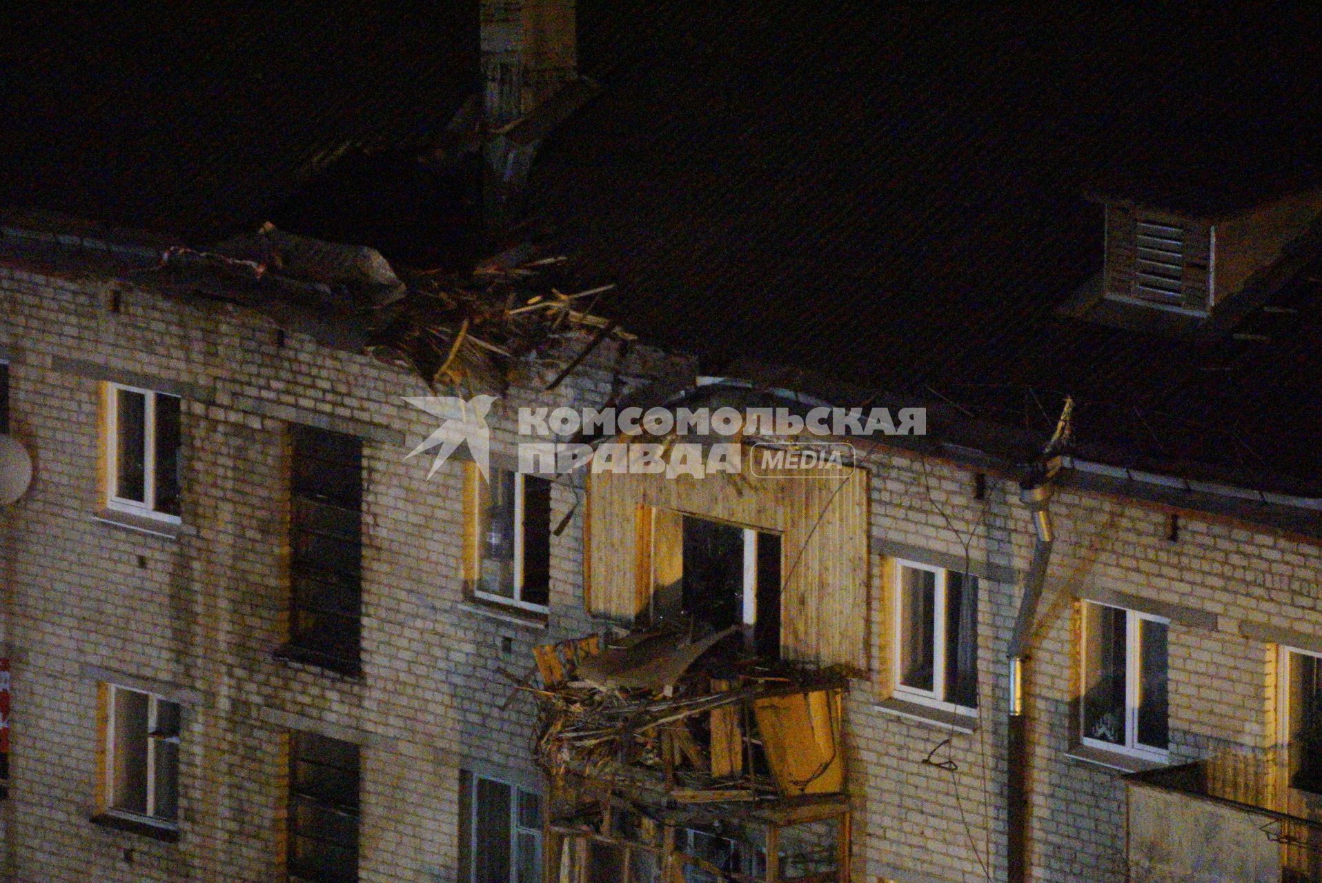 Екатеринбург. Жилой дом, поврежденный в результате падения строительного крана.