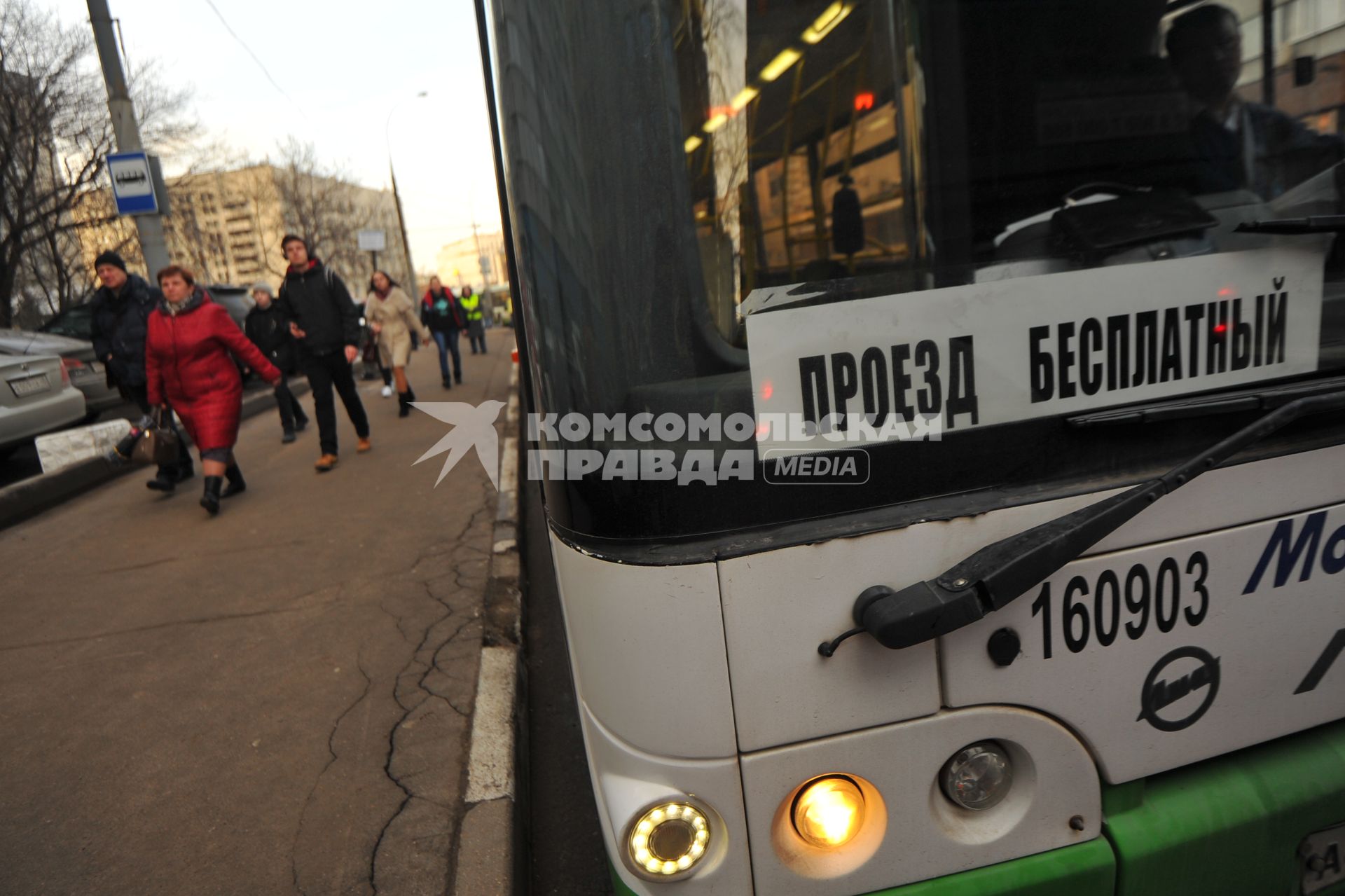 Москва. Бесплатный автобусный маршрут для пассажиров метро  во время ремонта части Калужско-Рижской лини.