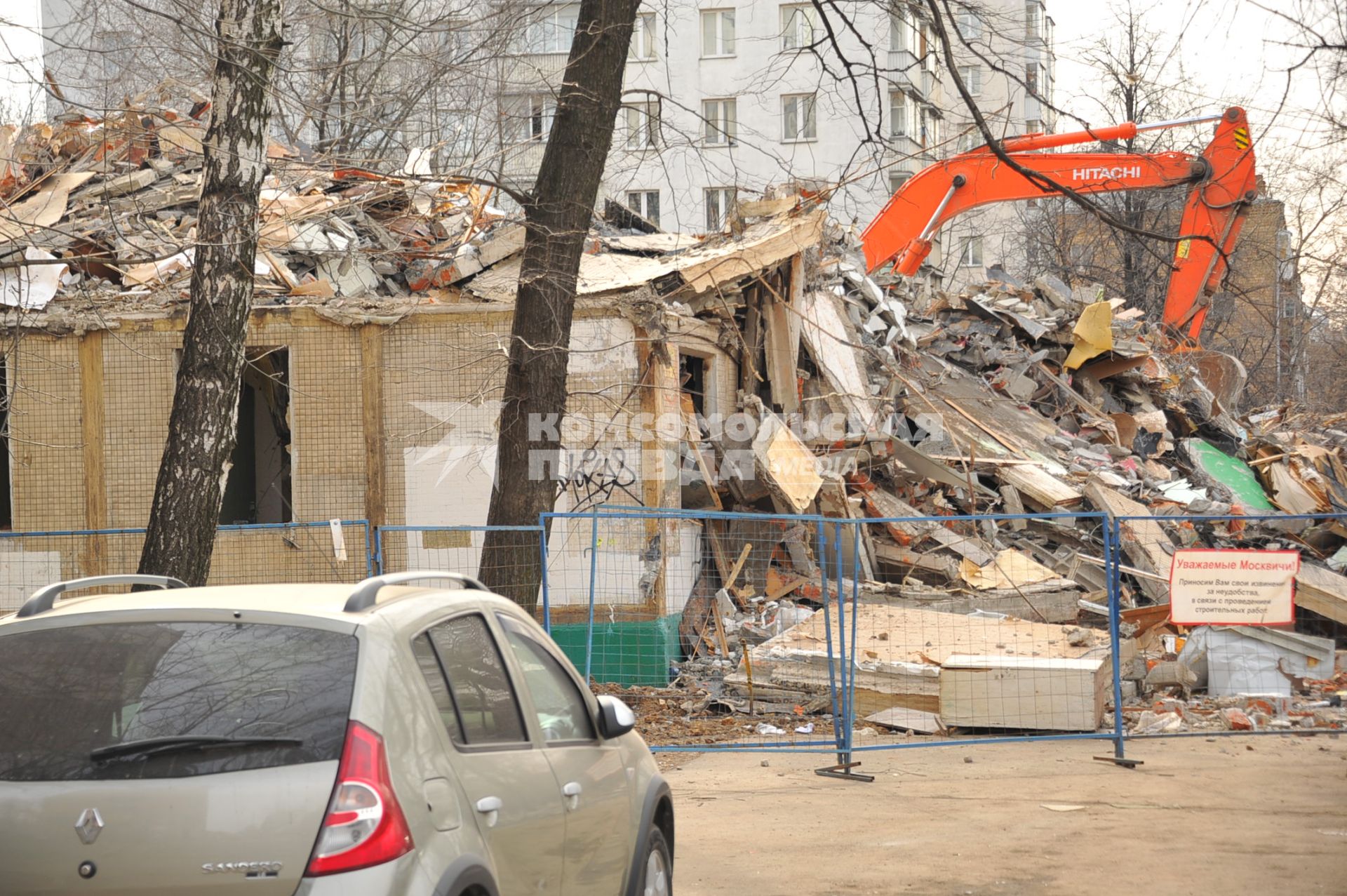 Москва.  Снос пятиэтажного дома на улице 2-я Хуторская.