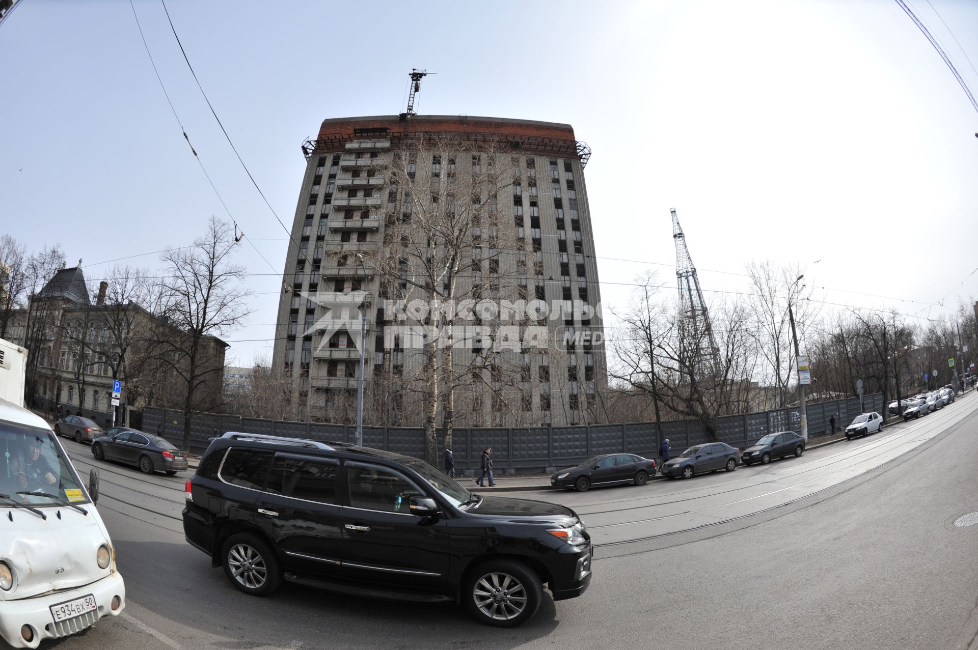 Москва.  Заброшенное здание телецентра рядом с метро Шаболовская.