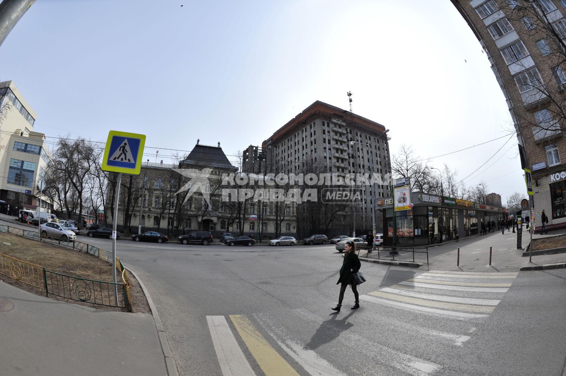 Москва.  Заброшенное здание телецентра рядом с метро Шаболовская.