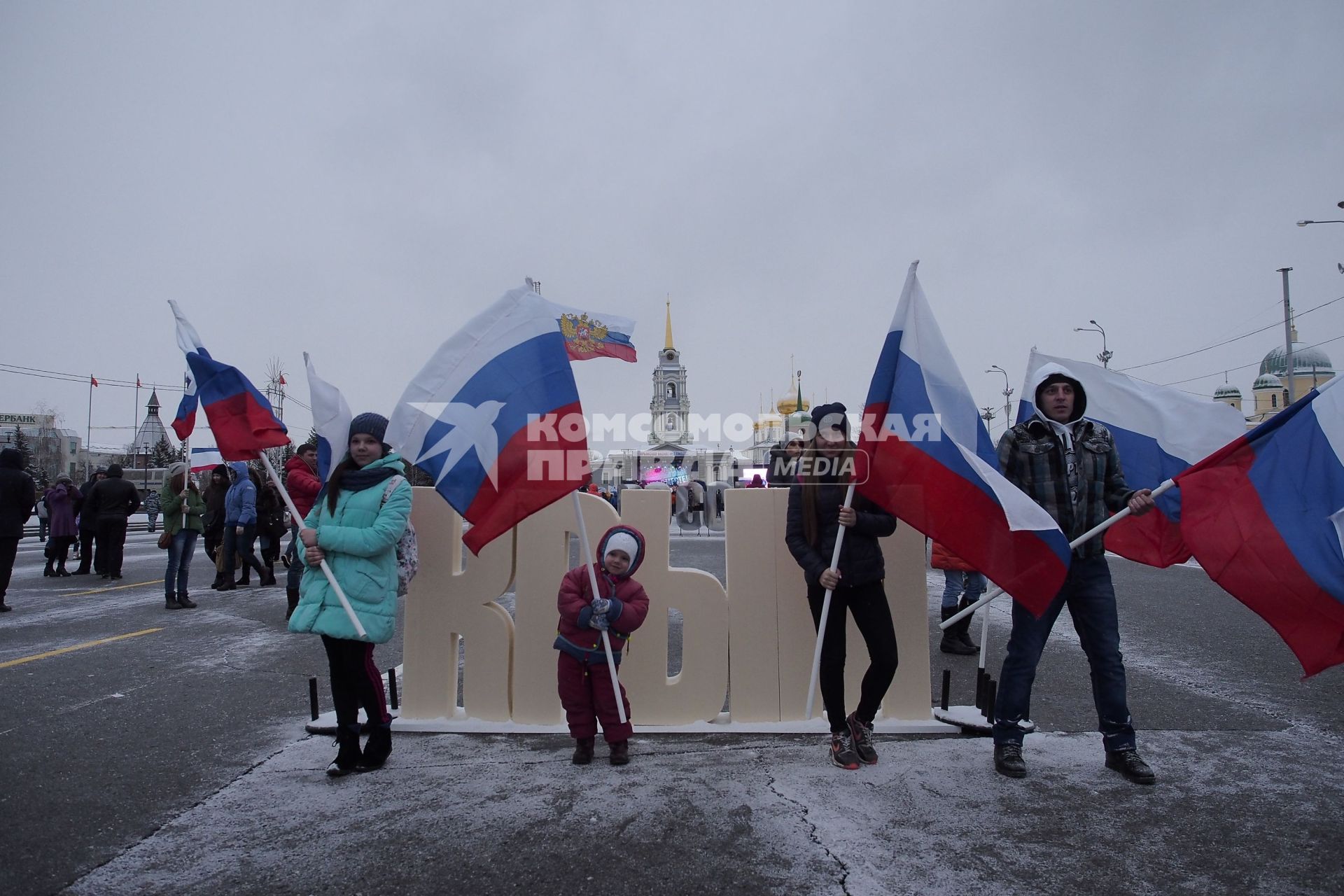 Тула. На площади перед тульским кремлем состоялся  митинг в честь годовщины воссоединения Крыма с Россией.