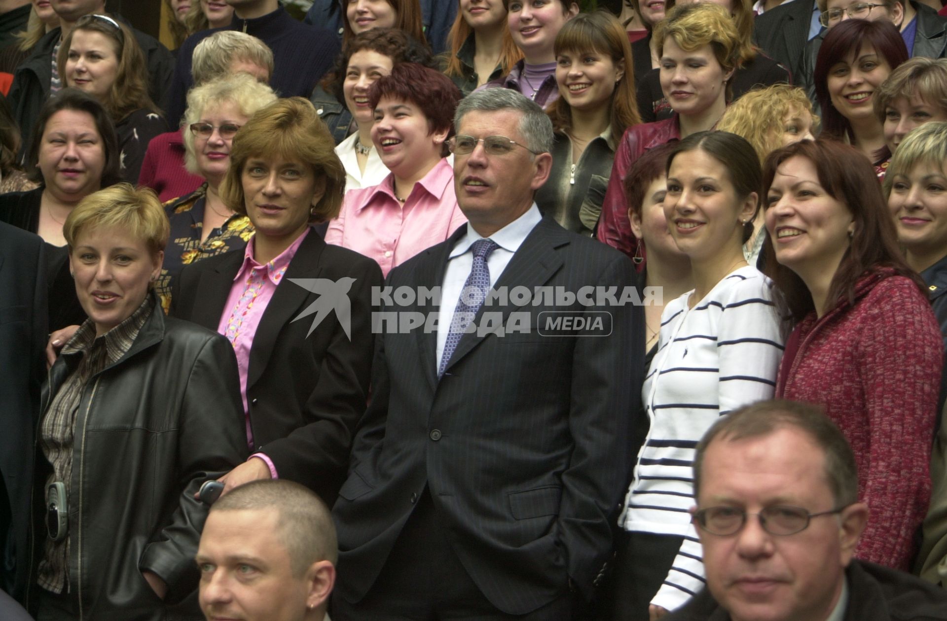 Москва, 24.05.2004 г. Коллективная фотография сотрудников `Комсомольской правды` в день 79-летия газеты.