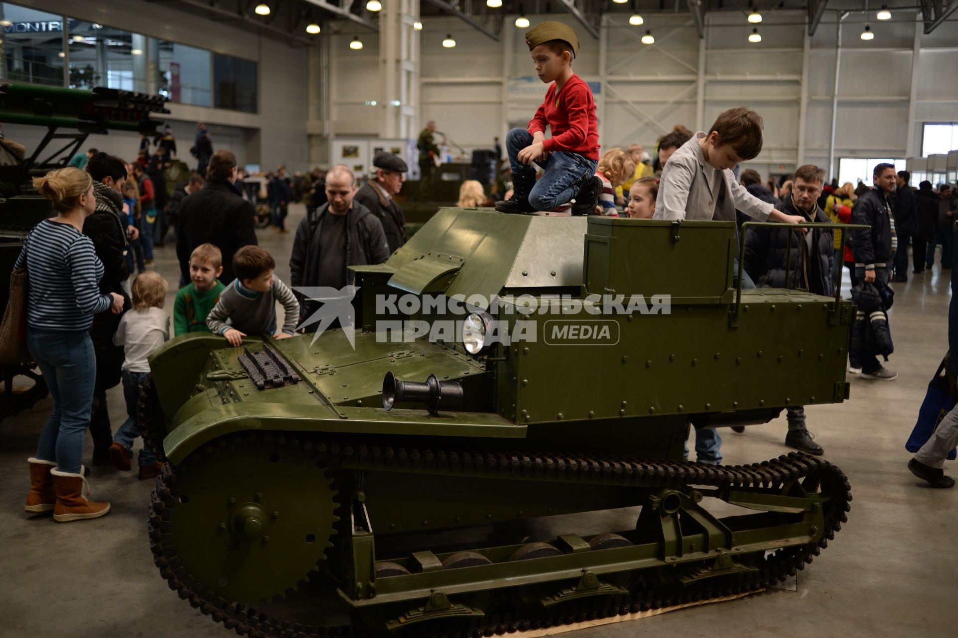 Москва. На выставке исторической военной техники `Моторы Войны` в выставочном центре `Крокус Экспо`.